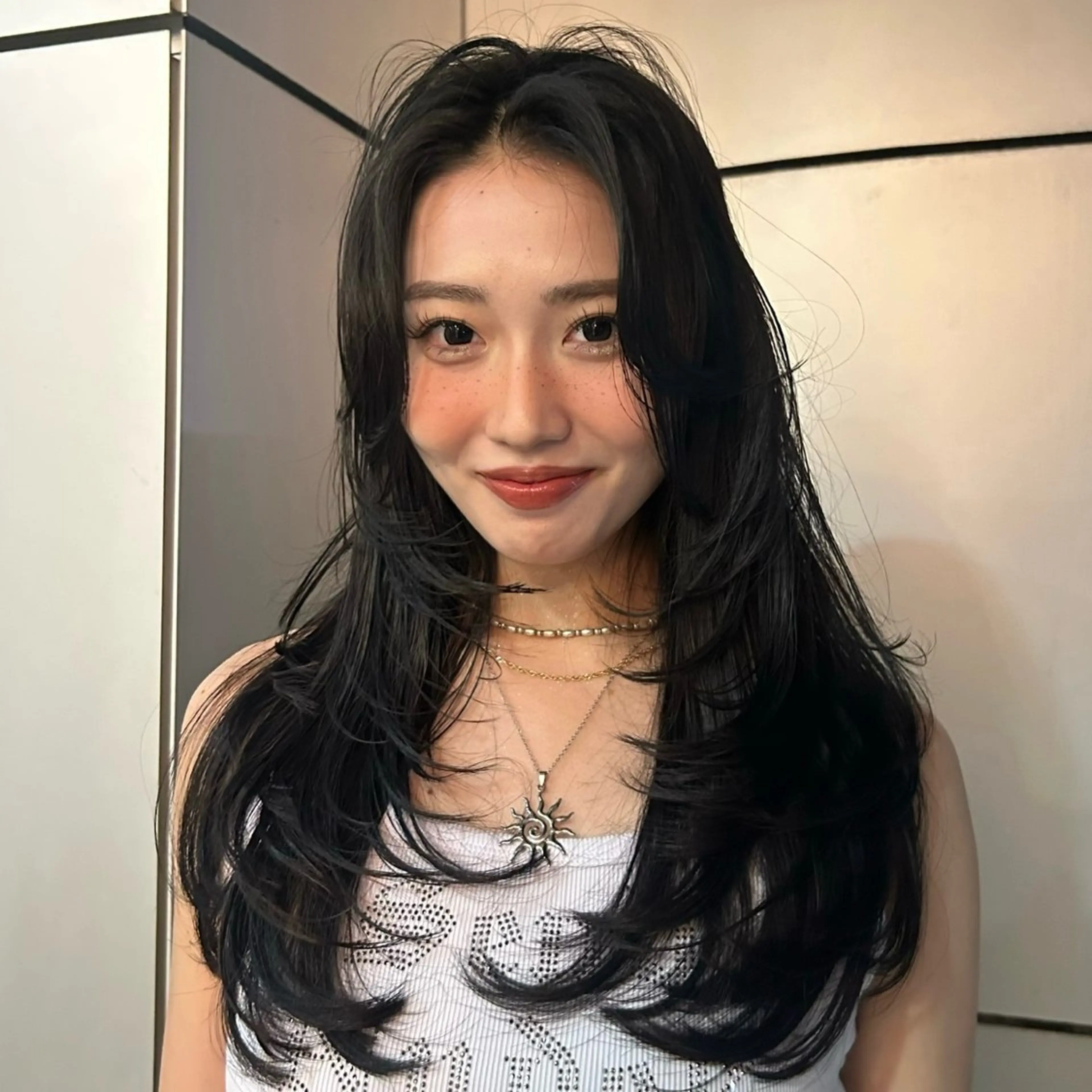 ロング カラー カット ヘアカラー Momo/海外ヘア レイヤー/ハイライトのヘアスタイル