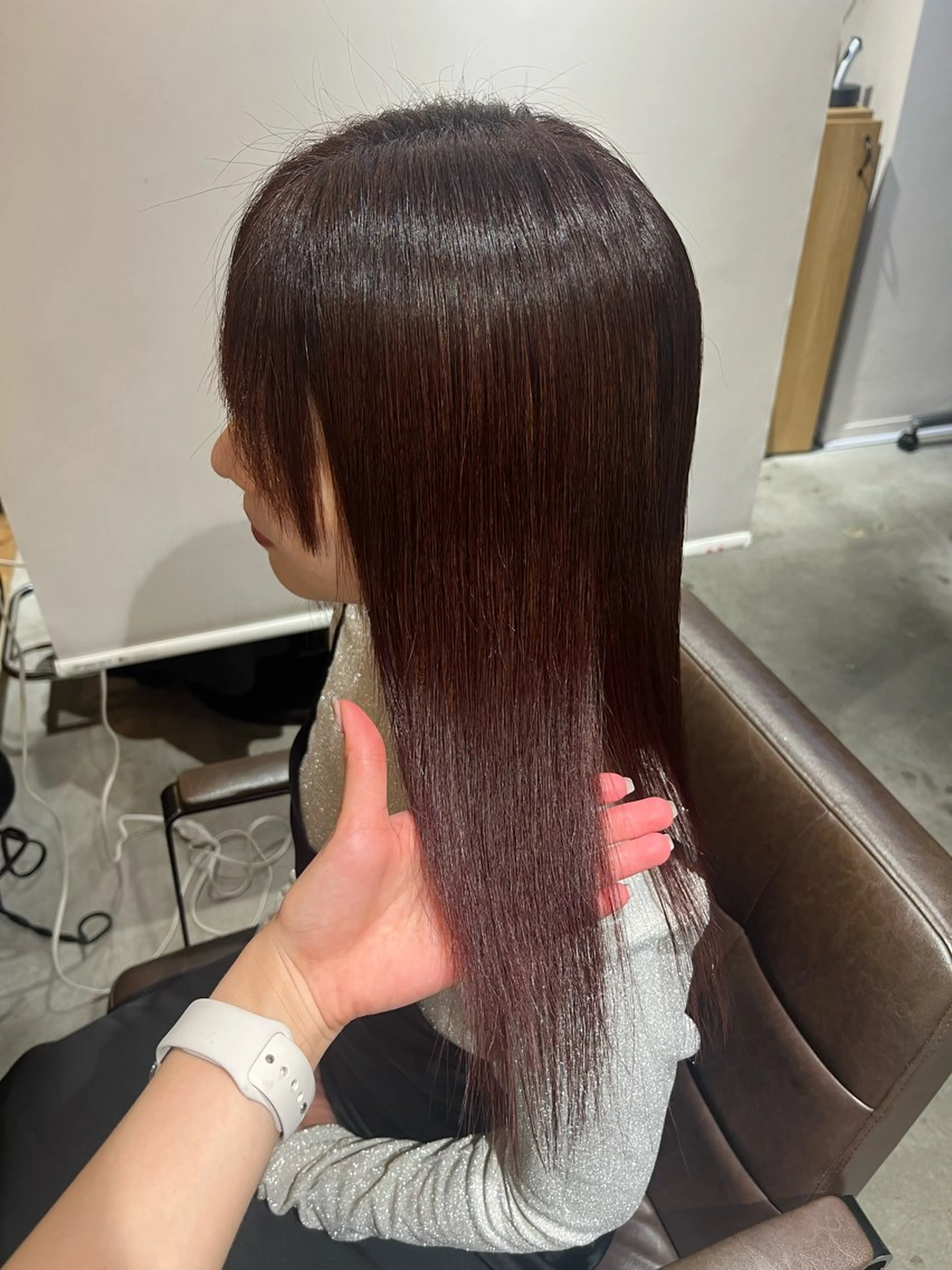 ミディアム 塩川ももこ/ 自然な縮毛矯正のヘアスタイル