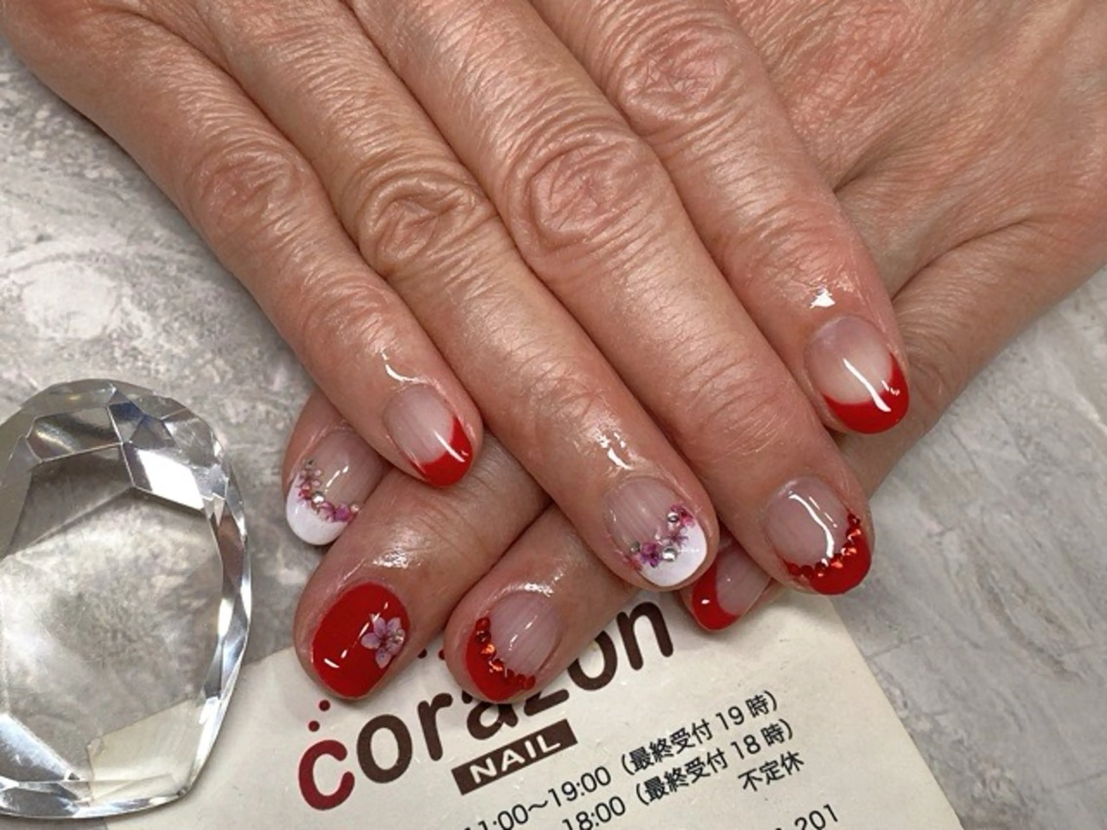 ネイル 桜ネイル フレンチネイル 赤色 ストーンネイル ハンドネイル ハンドケア ネイリスト aicoのネイルデザイン