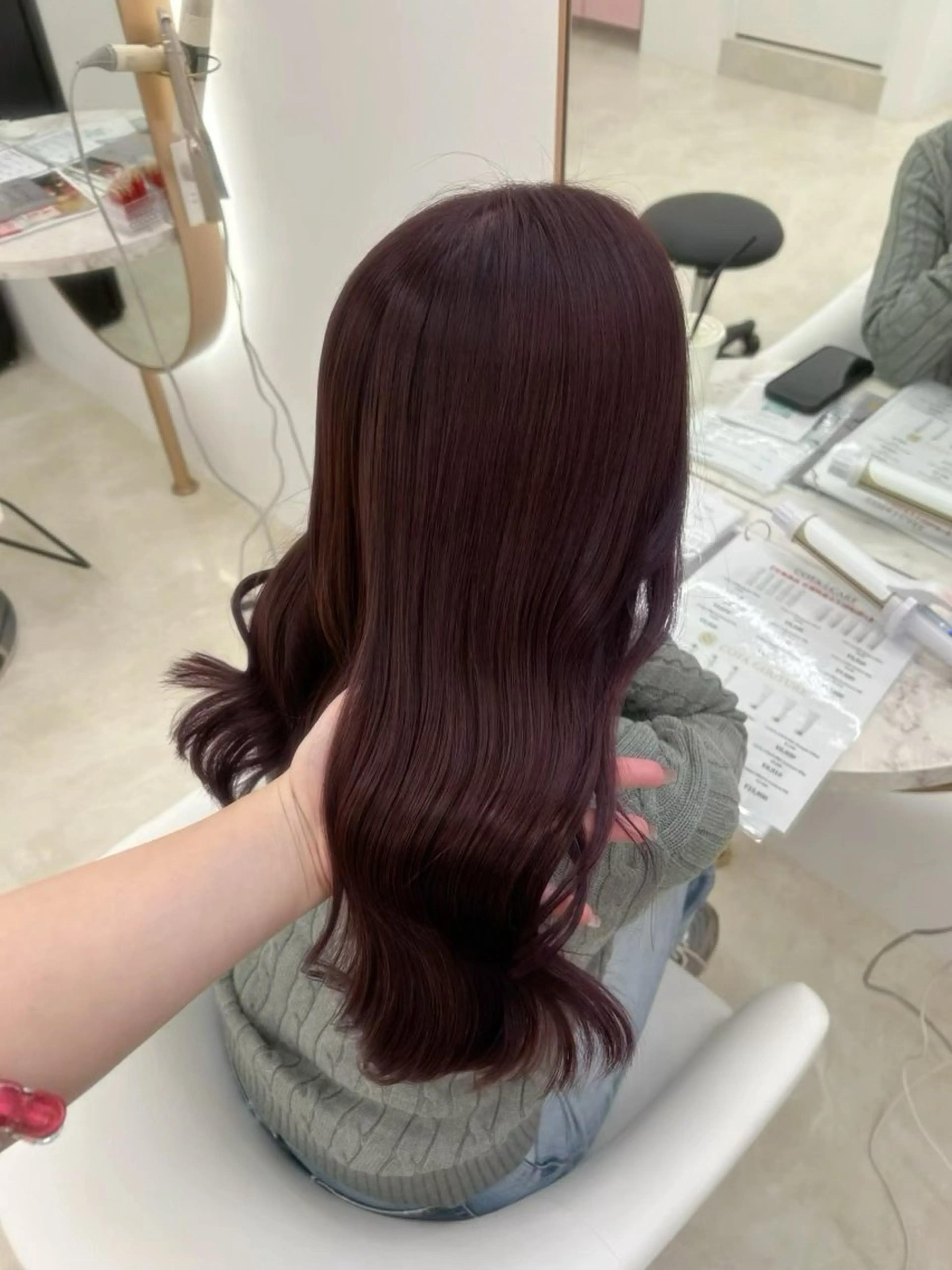 ロング ヘアカラー トリートメント shu ラベンダー/ピンクのヘアスタイル