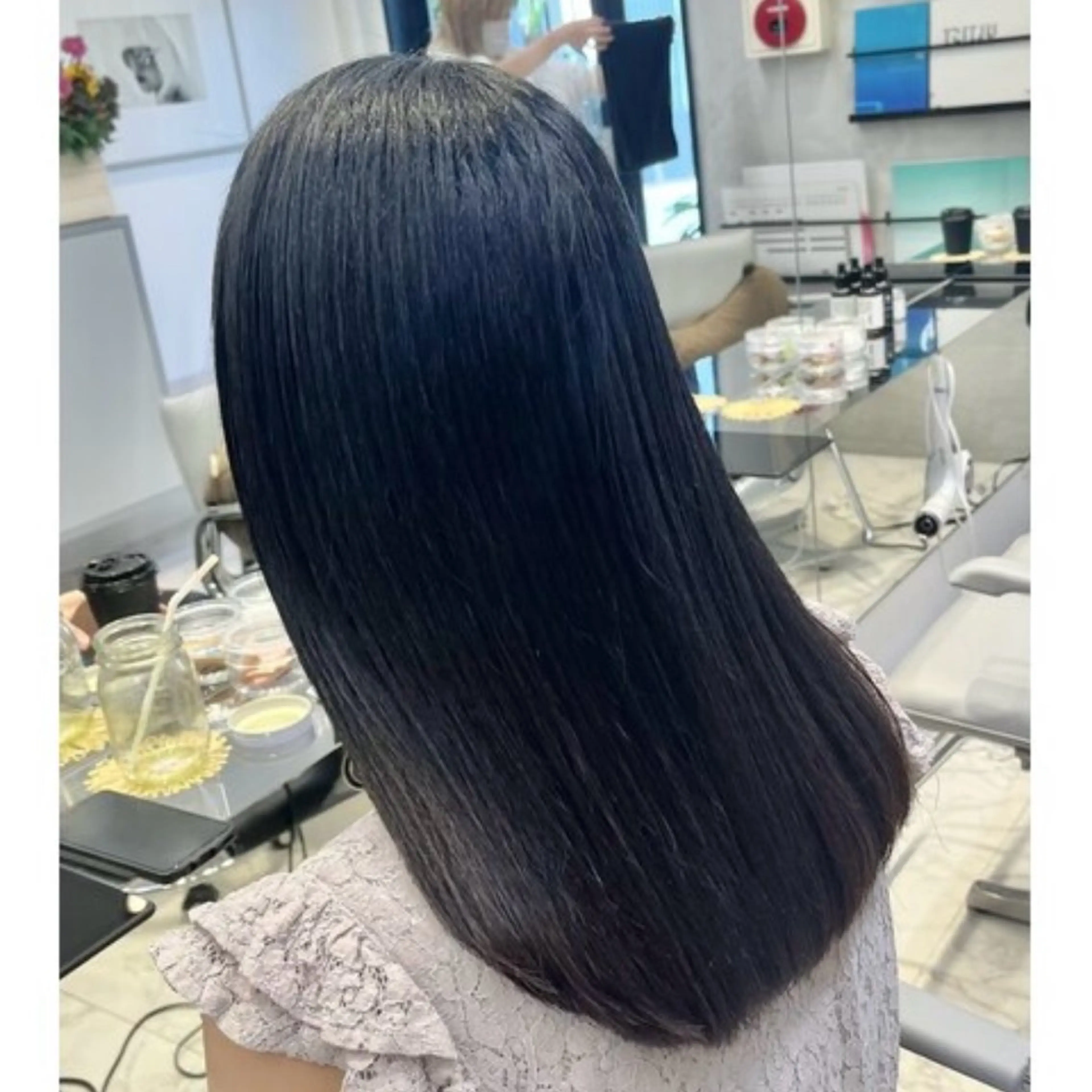 セミロング カラー カット ヘアカラー 縮毛矯正 トリートメント ヘッドスパ ヘアセット 短めショートカット カットモデルのヘアスタイル