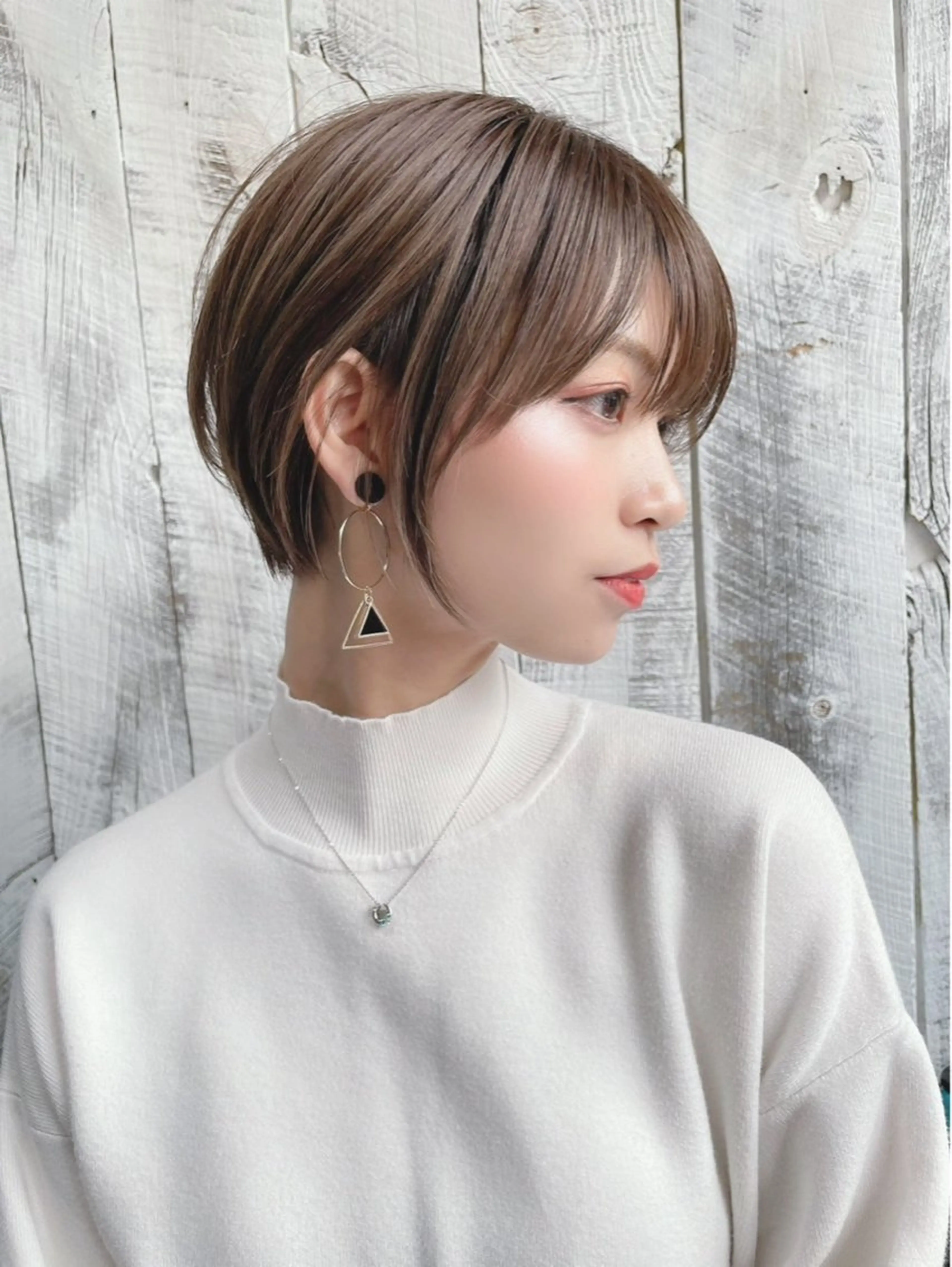 ショート 髪質改善|透明 感カラー🩵レイヤーのヘアスタイル