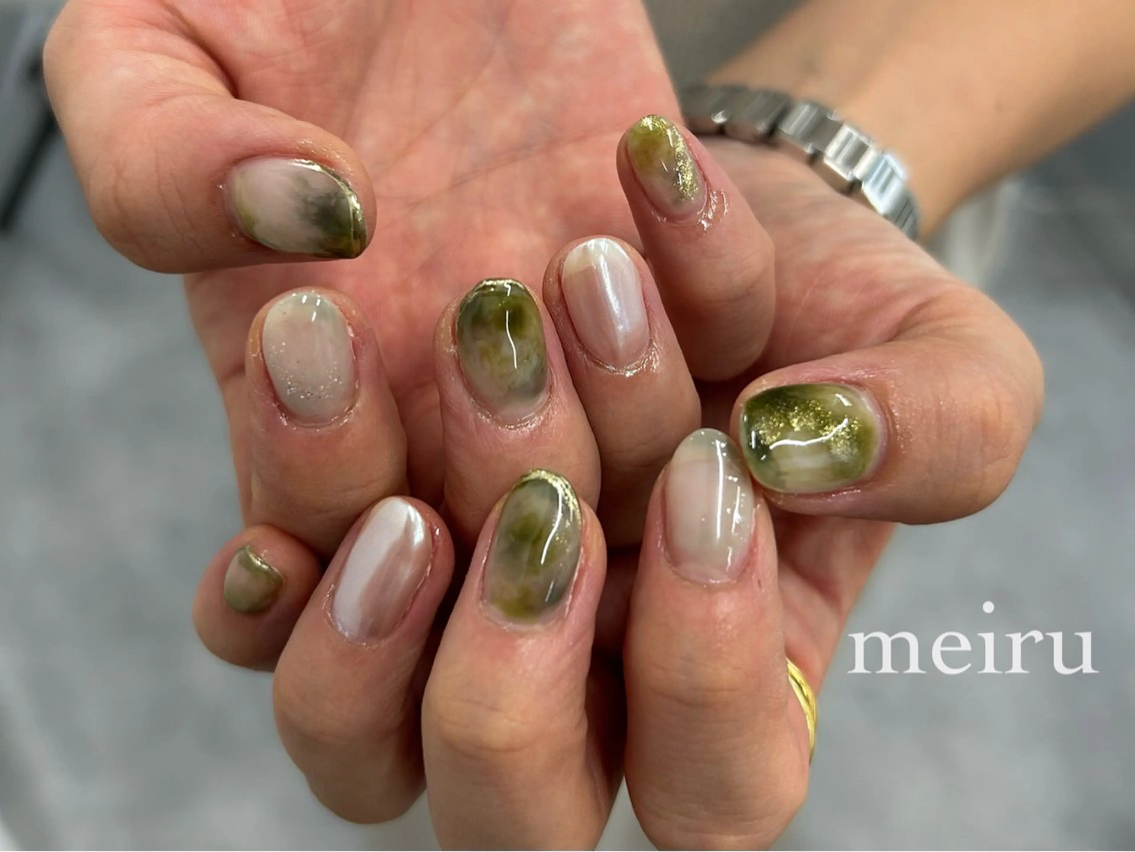 ネイル グリーン ニュアンスネイル ホワイト 🤍meiru 🤍ネイリストのネイルデザイン
