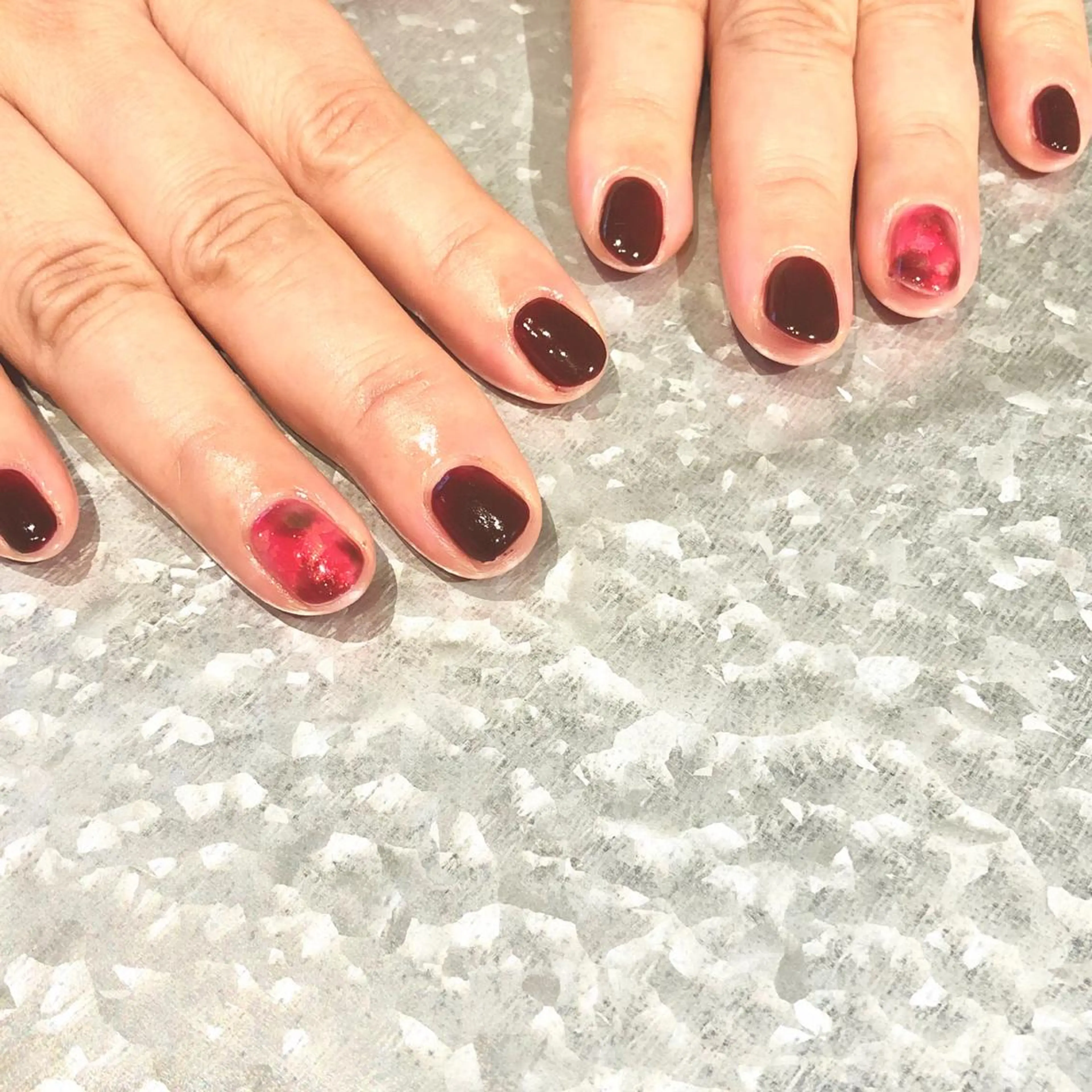 ネイル べっ甲ネイル 赤色 TRAM-nail moriizumiのネイルデザイン