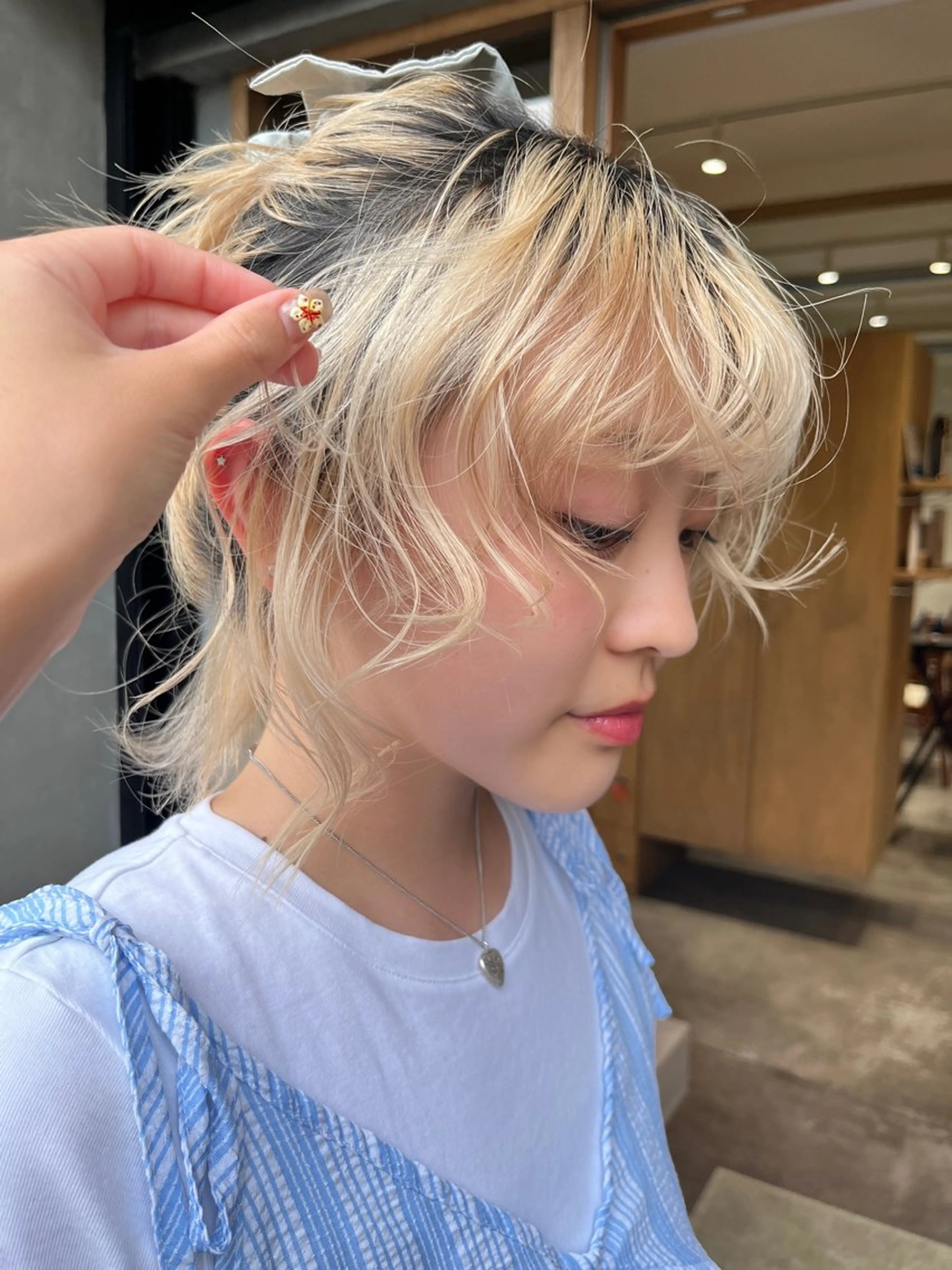 カラー ブリーチ ヘアカラー YUI／レイヤー カット/透明感カラーのヘアスタイル