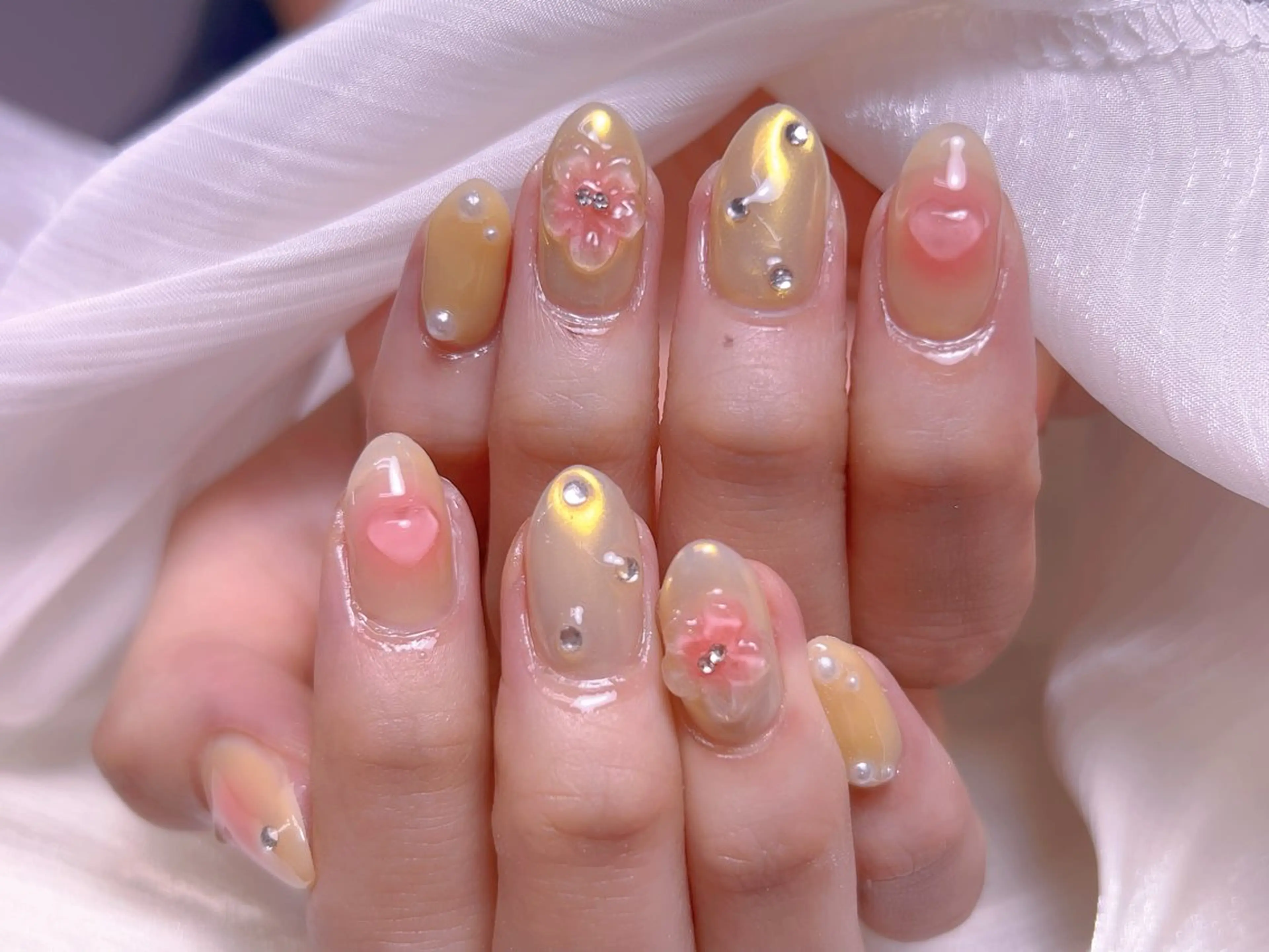 ネイル フレンチネイル ジェルネイル グラデーション 韓国ネイル マグネットネイル ハンドネイル 【長さ出し】 IRIS NAILのネイルデザイン