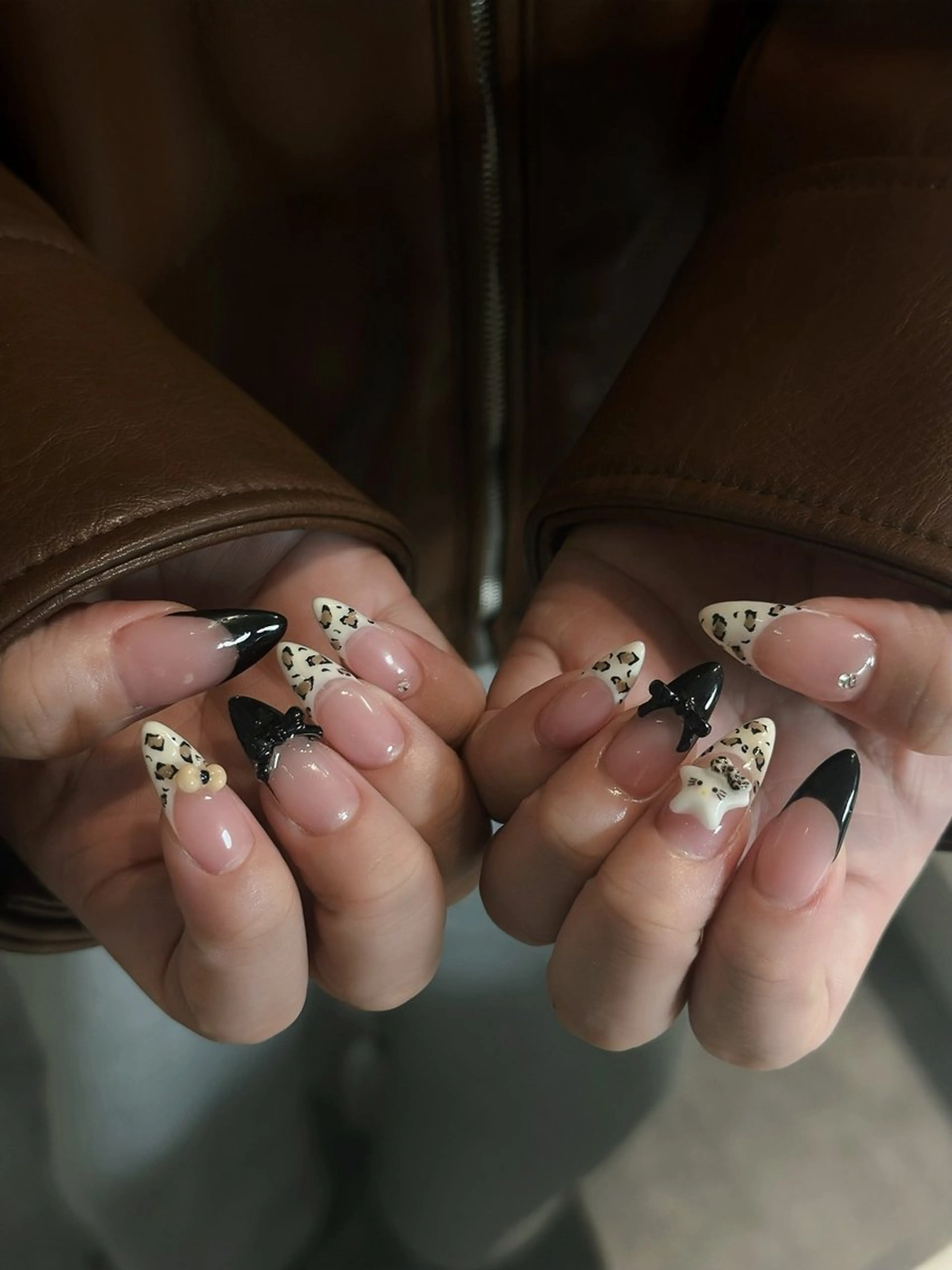 ネイル ボルドー ブラウン チークネイル ドット フットネイル Julli ジュリのネイルデザイン