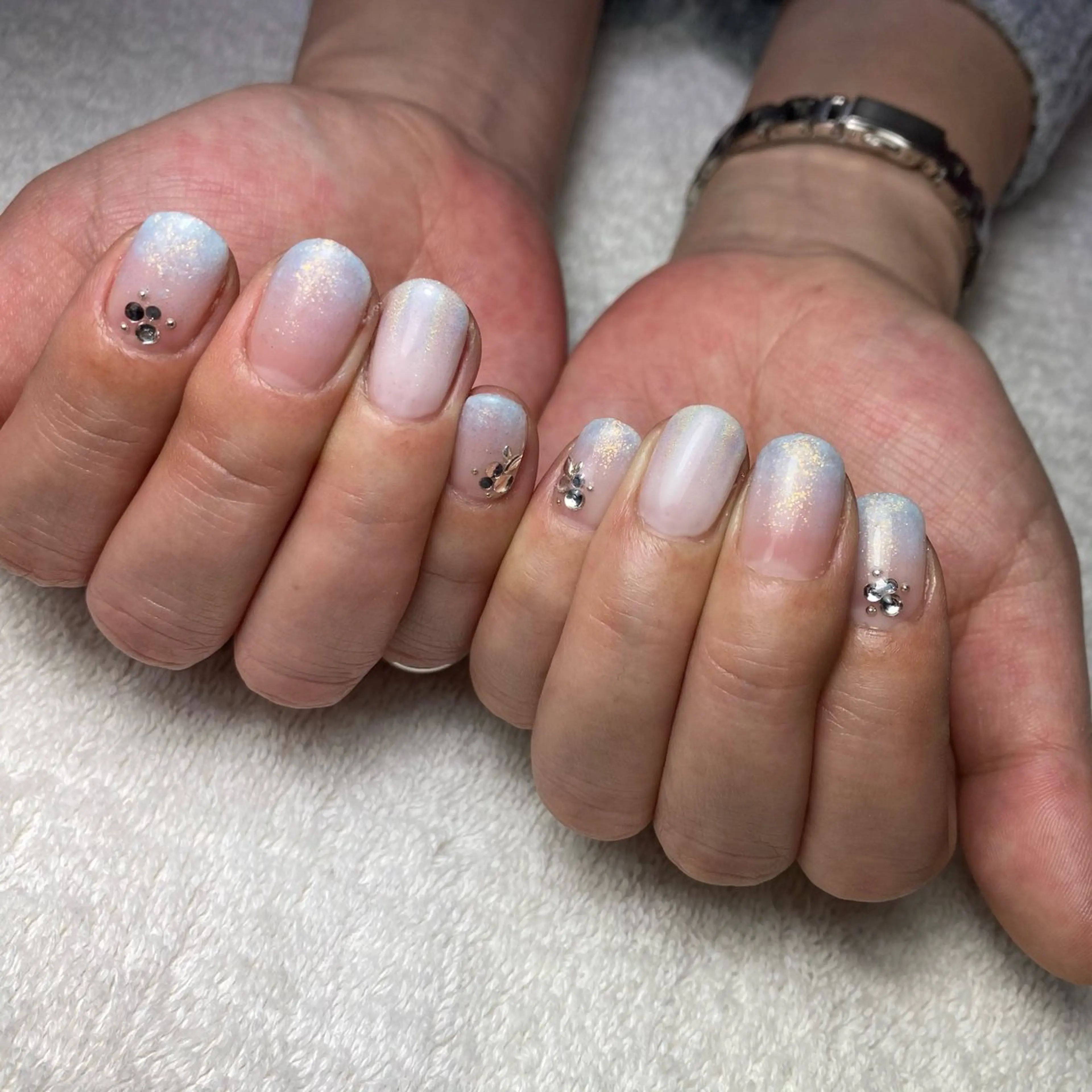 ネイル ブルー グラデーション ハンドネイル COCO+所属・COCO +のエステ・リラクイメージ