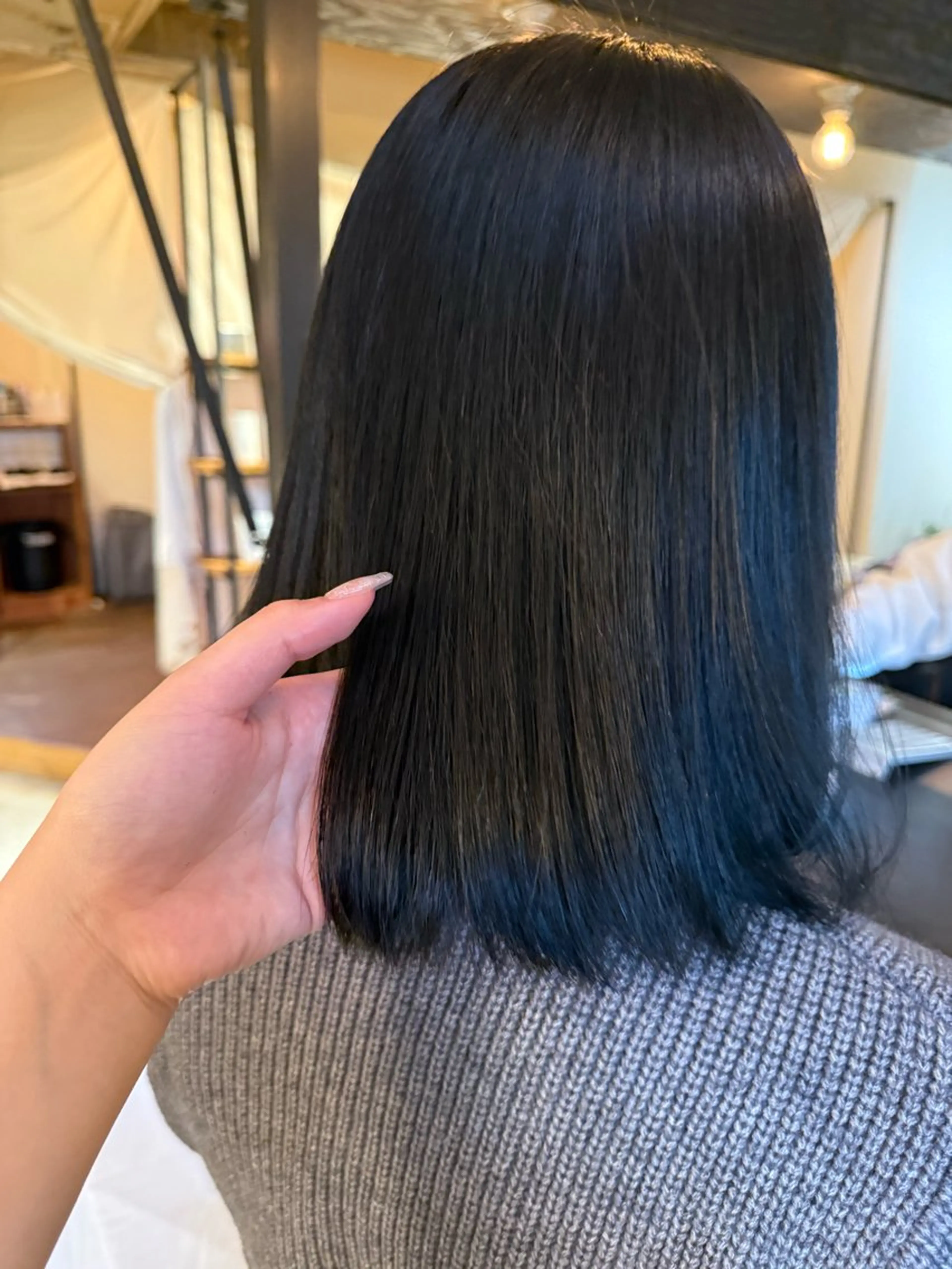 ミディアム カラー 黒髪 ブルーカラー ブルーブラック カット ヘアカラー 髪質改善/暖色カラー /レイヤーカット/翠のヘアスタイル