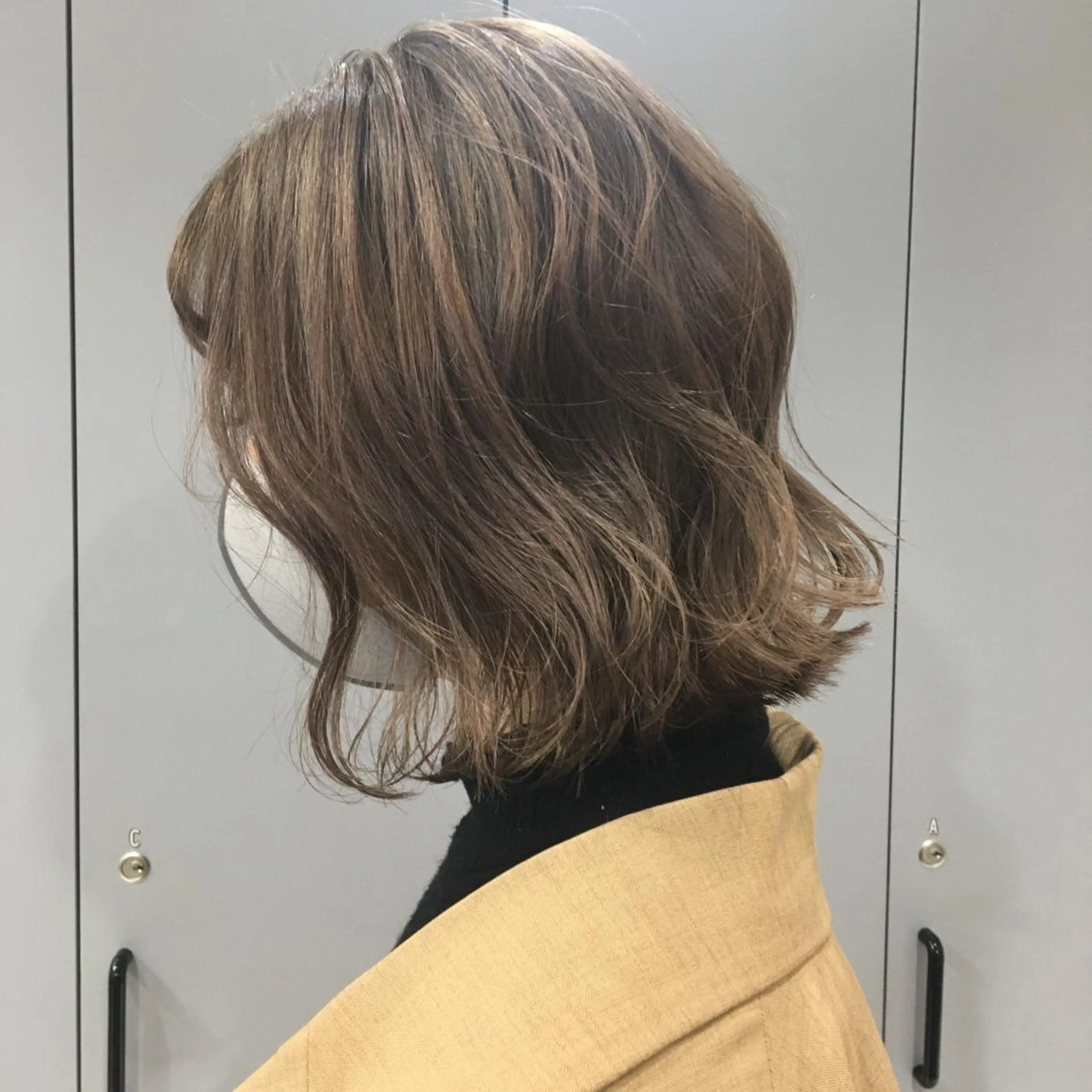 ミディアム カラー ベージュカラー ブリーチ 狩野 羅夢のヘアスタイル