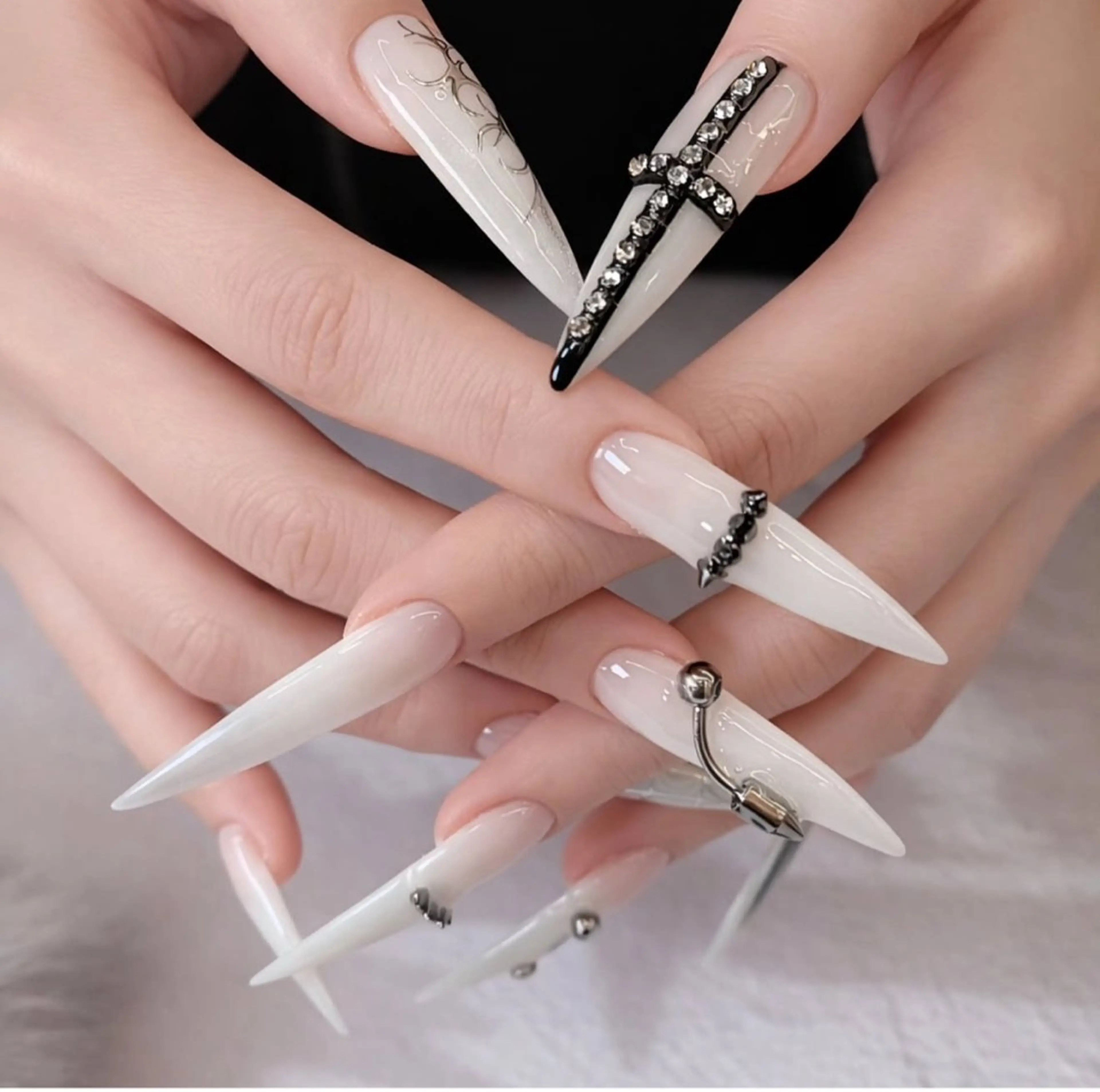 ネイル キラキラネイル マグネットネイル ミラーネイル ニュアンスネイル 春ネイル ハンドネイル Lunaa 池袋のネイルデザイン