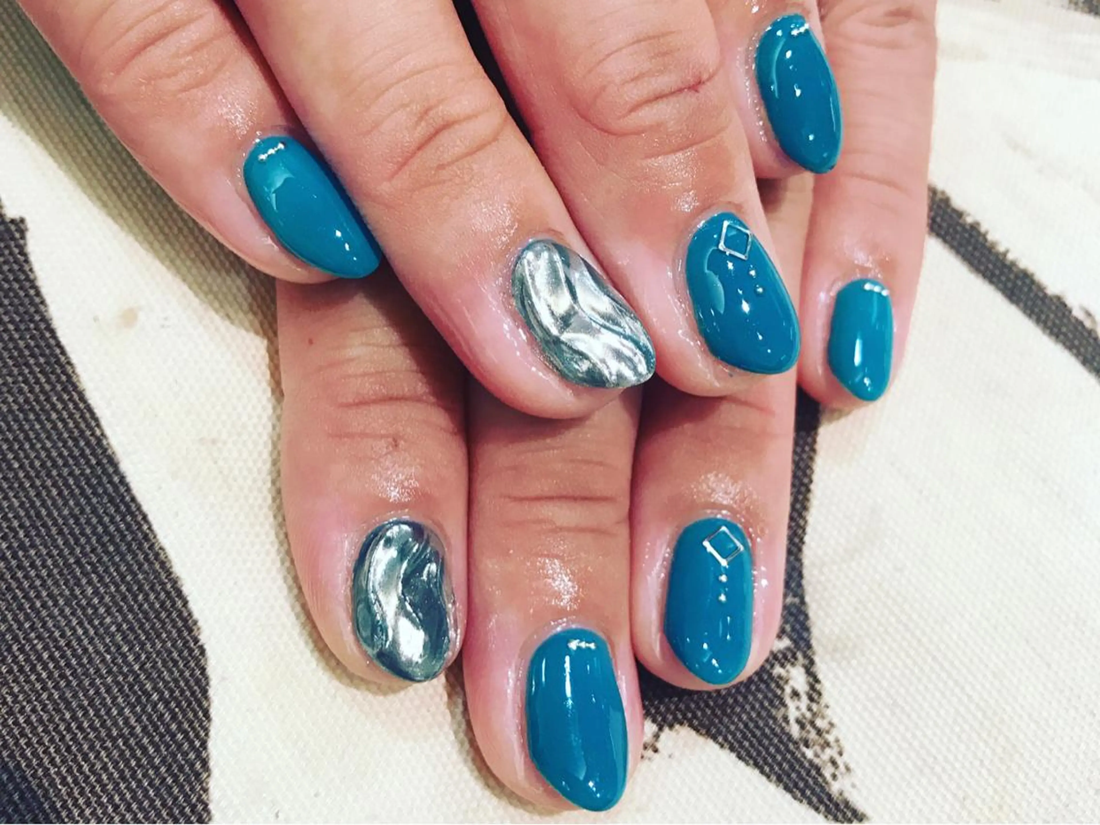 ネイル アートネイル ブルー ワンカラーネイル ハンドネイル 中川 愛理のネイルデザイン