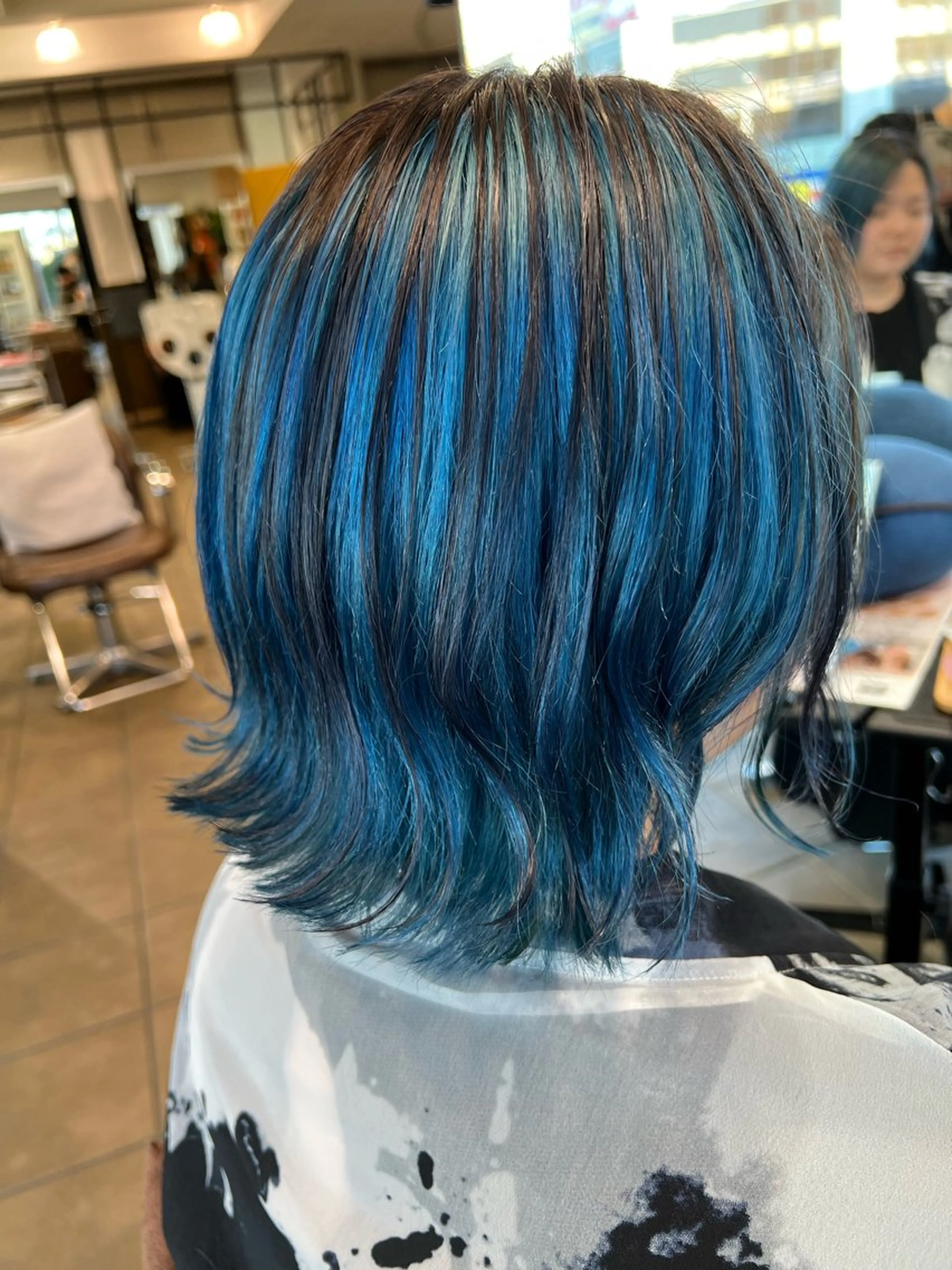 ミディアム カラー ブルーカラー ハイライトカラー ハイライト カット ヘアカラー Ripps長居所属・メテオ ／ヘアカラー 西川菜実のヘアスタイル