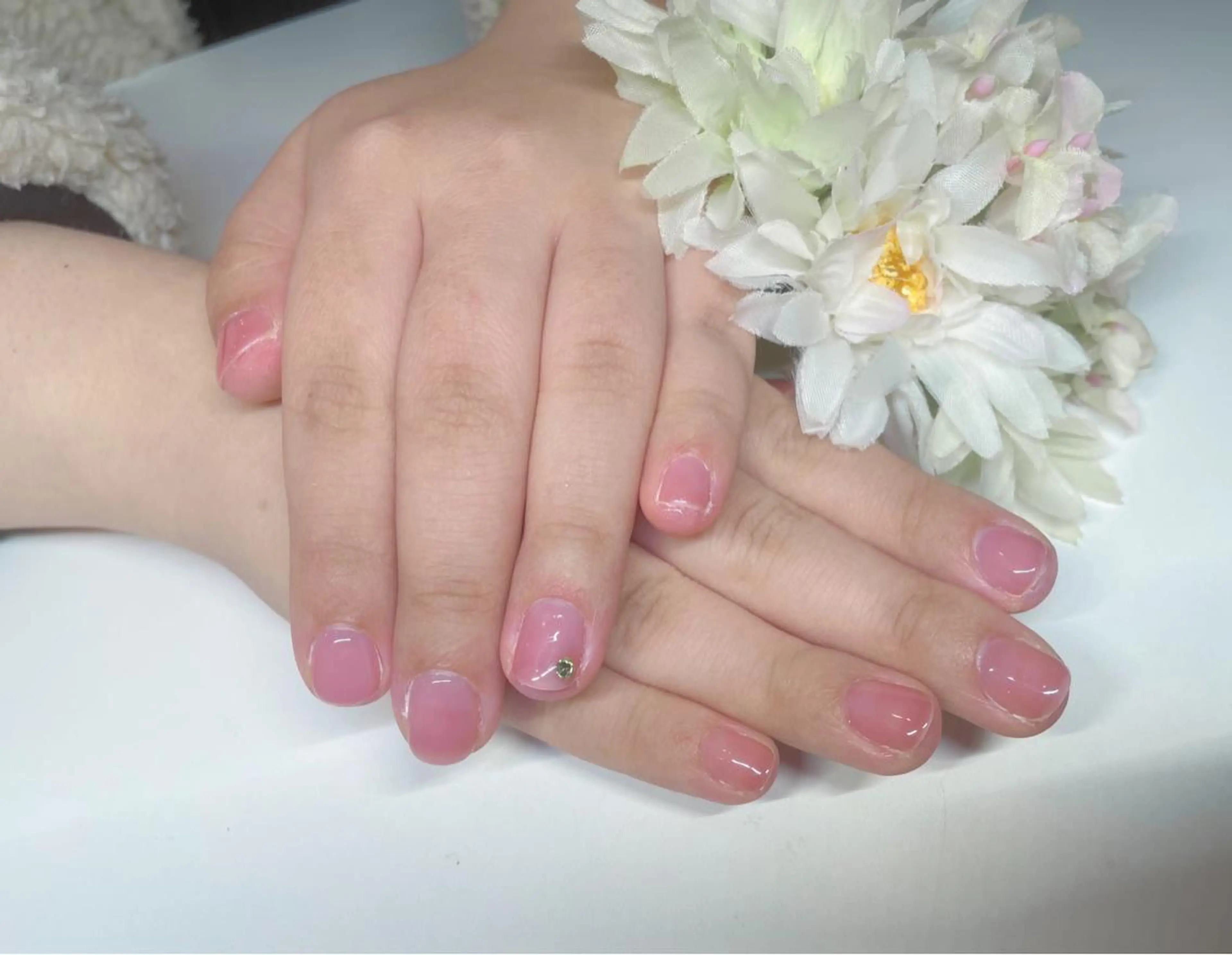 ネイル グリーン ワンカラーネイル ストーンネイル Raffinato 怜奈のネイルデザイン