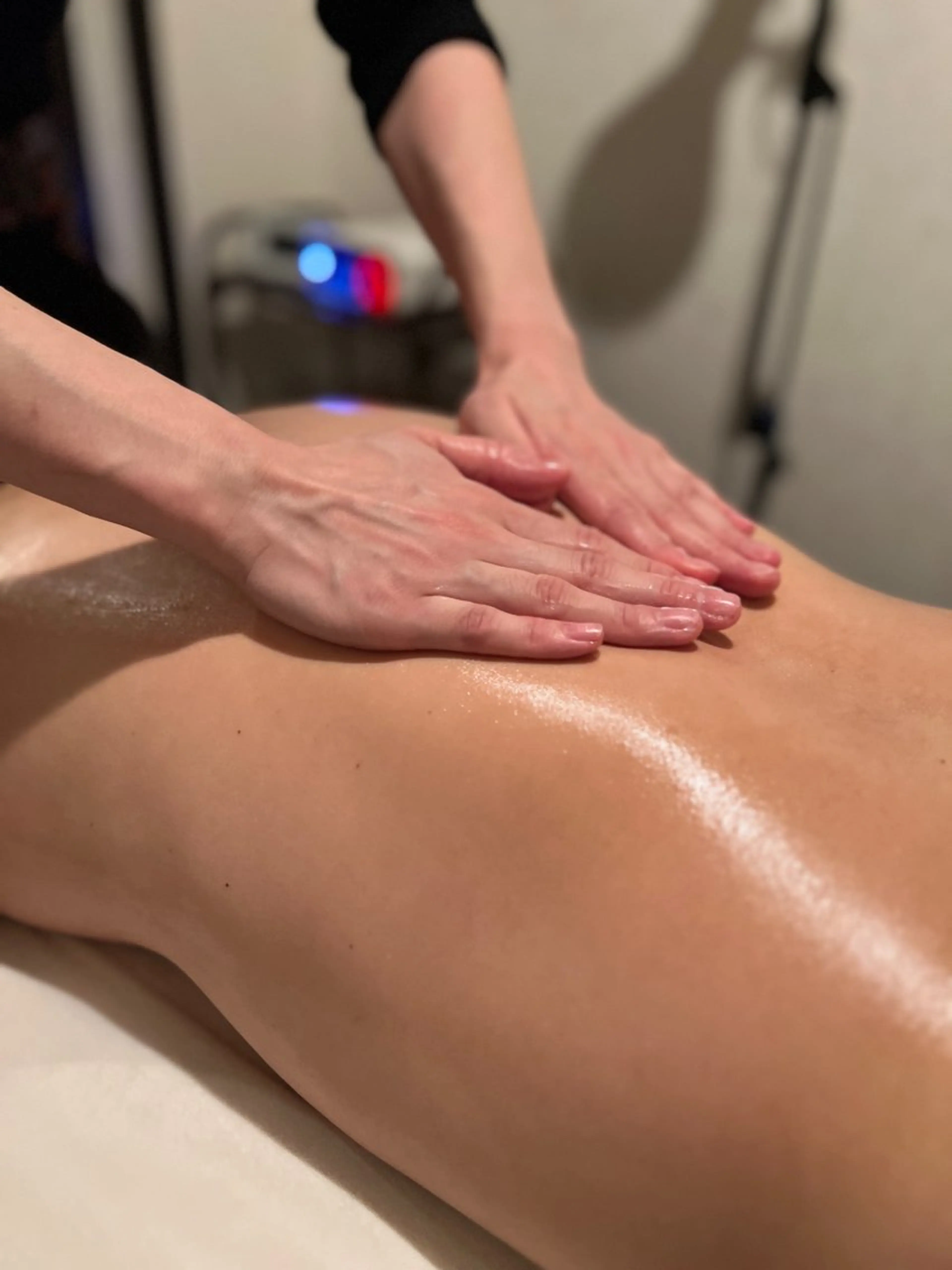 肩こり、疲れが気になる方へ。微弱電流トリートメント【ハンドセラピス】カウンセリング込の写真