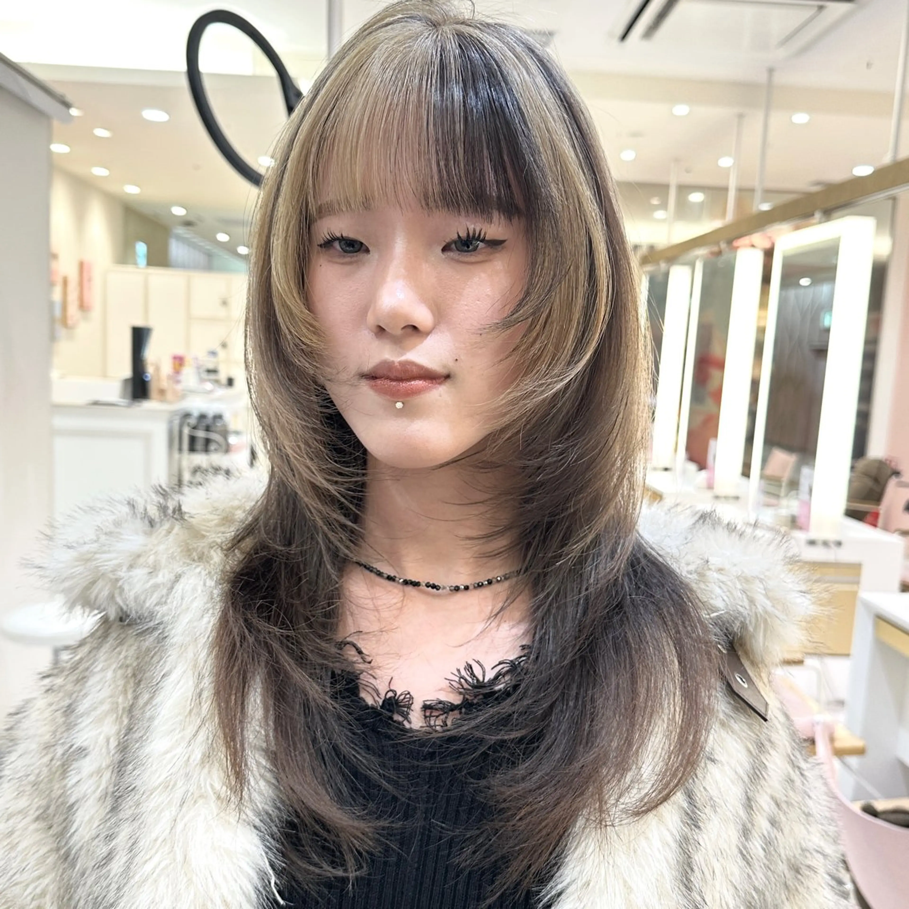 ミディアム カラー デザインカラー ハッシュカット レイヤーカット カット ヘアカラー トリートメント レイヤー/ウルフ/ ハイトーンchimiのヘアスタイル