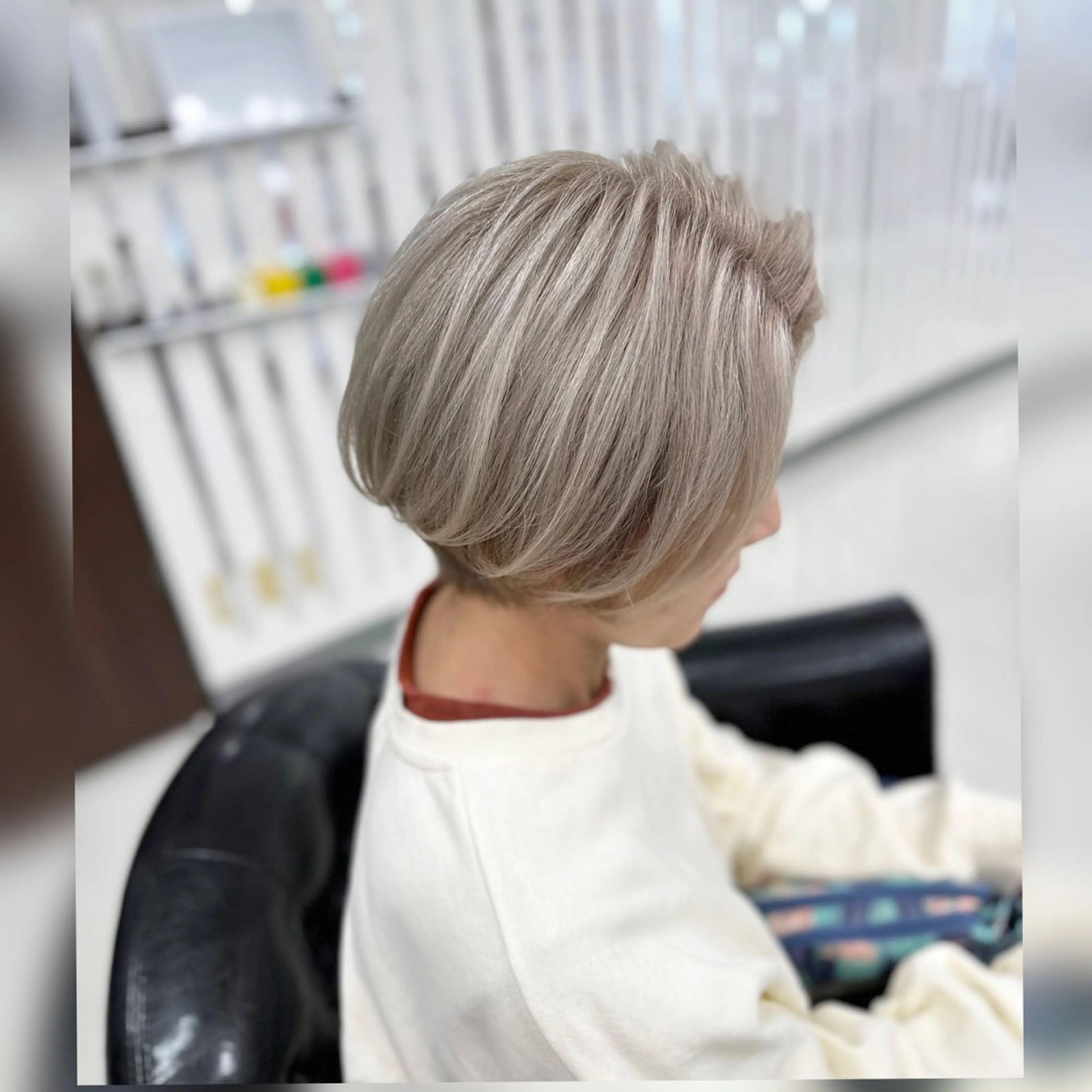 ショート カラー ハイトーンカラー ショートヘア ヘアカラー トリートメント YURI ✨のヘアスタイル