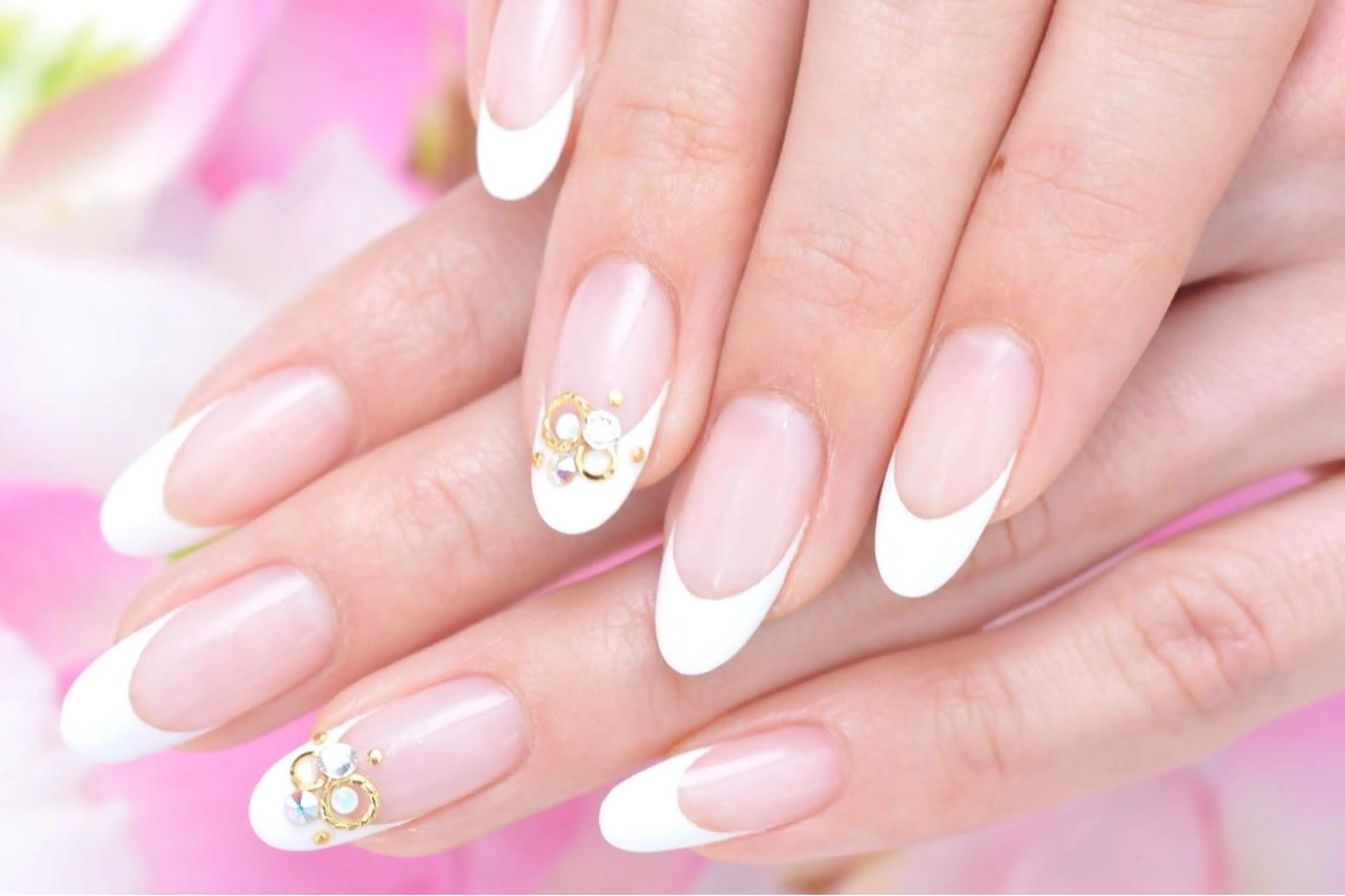 ネイル フレンチネイル VOGUE ×SWANのネイルデザイン