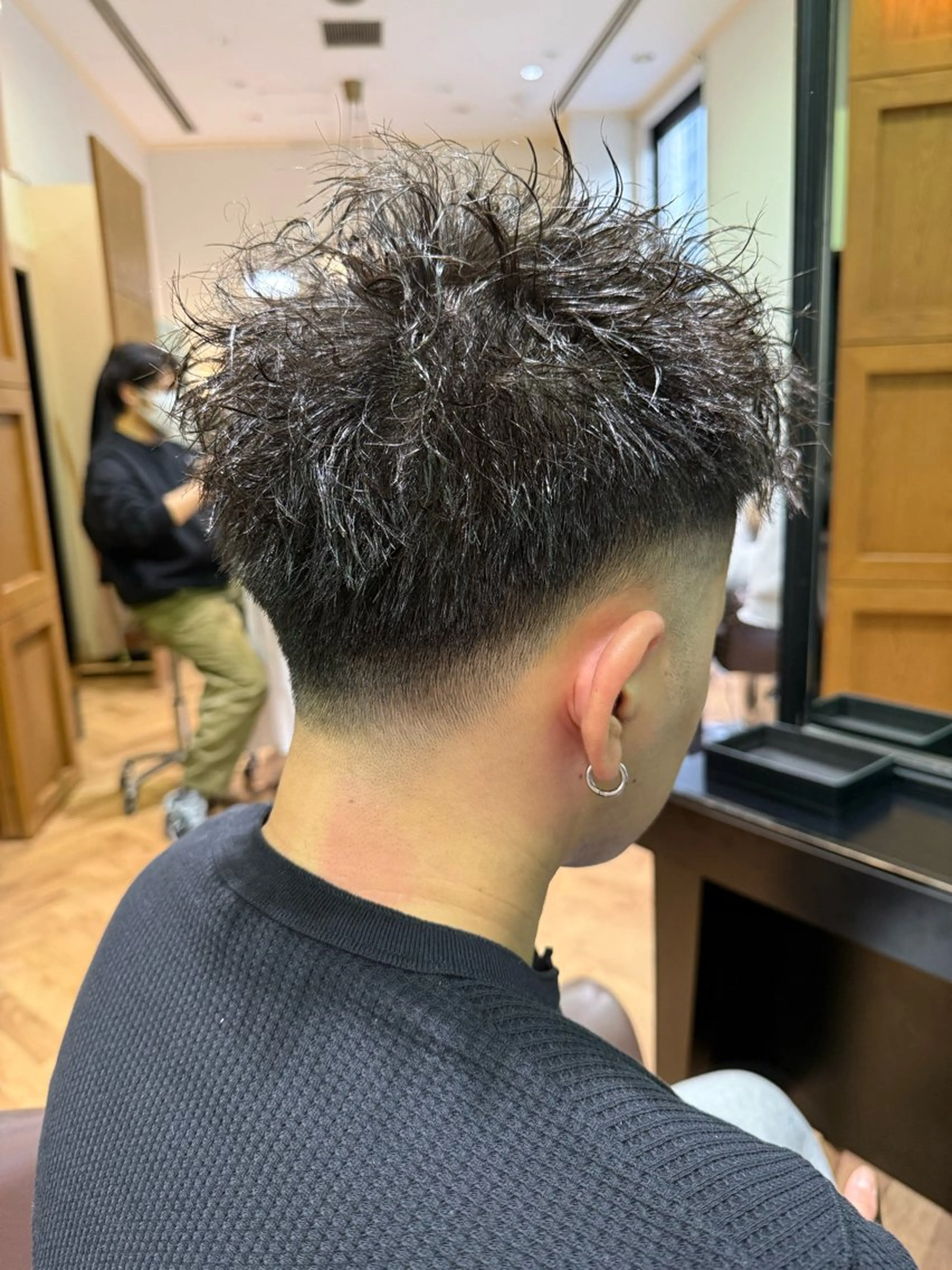ショート パーマ メンズ フェードカット 溝口 槙里也のヘアスタイル