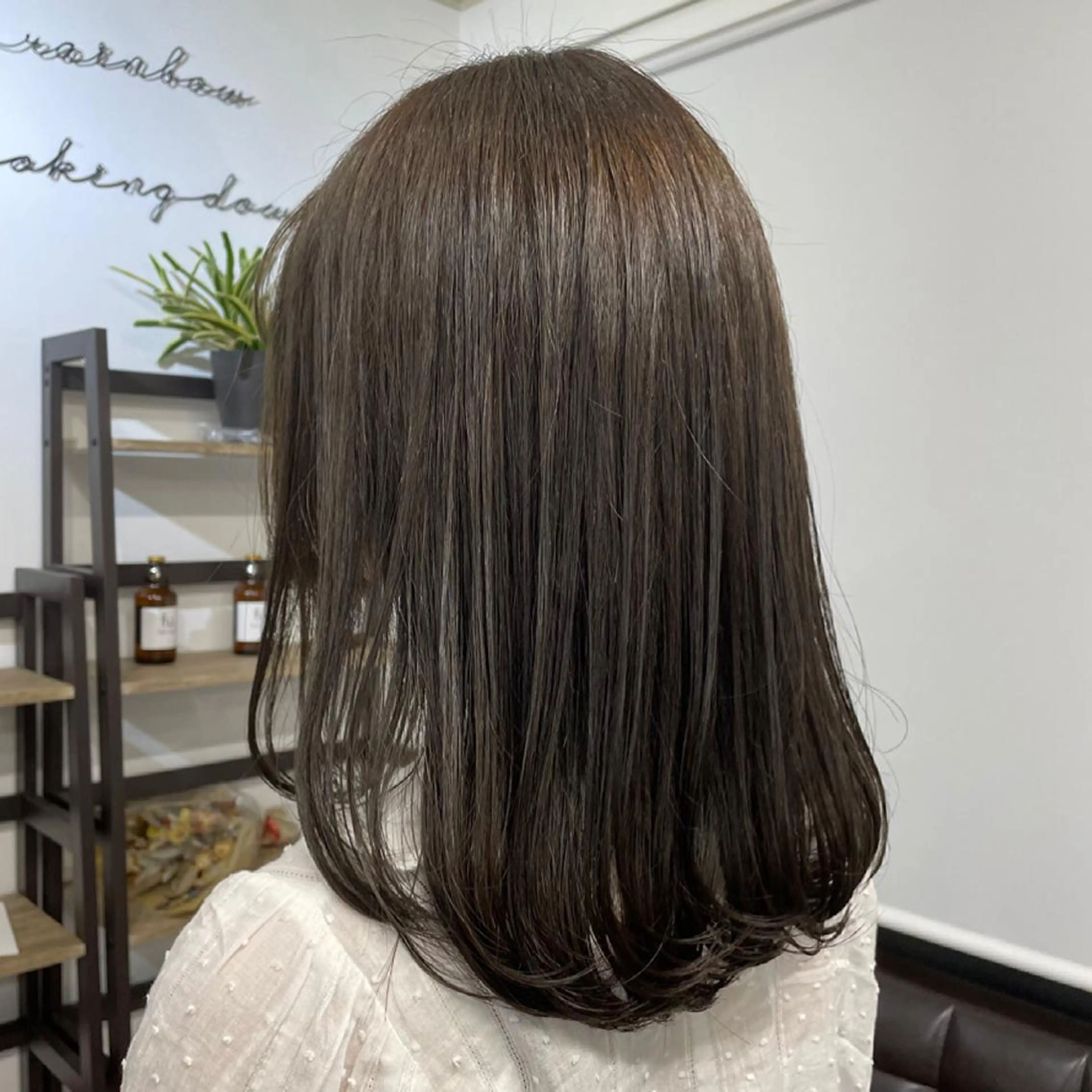 セミロング カラー アッシュ ヘアカラー monami 山本華菜のヘアスタイル