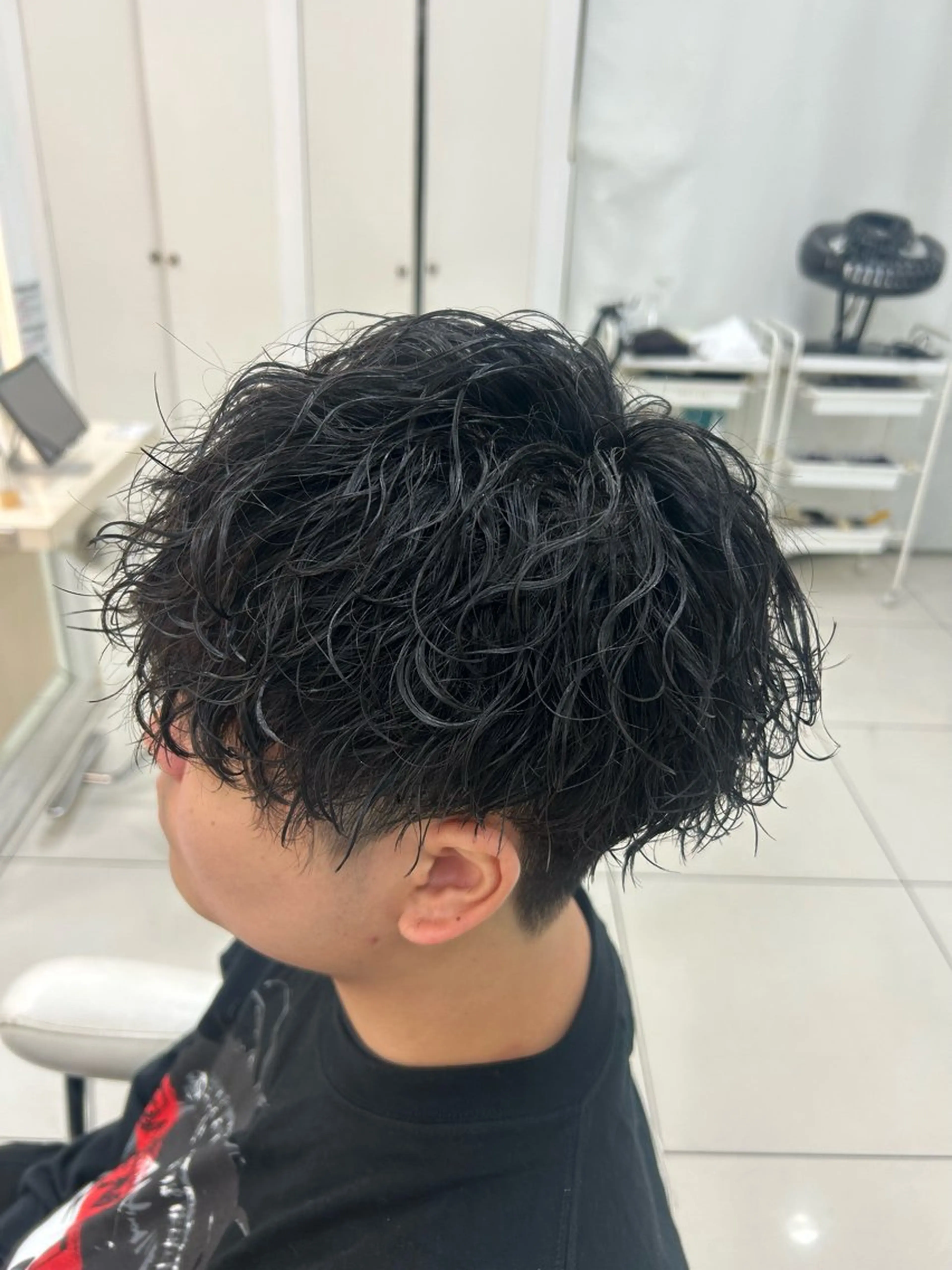 ショート パーマ メンズ センターパート フェードカット フェザーパーマ カルマパーマ マッシュ 髪質改善/艶カラー/ メンズパーマ/鈴木のヘアスタイル