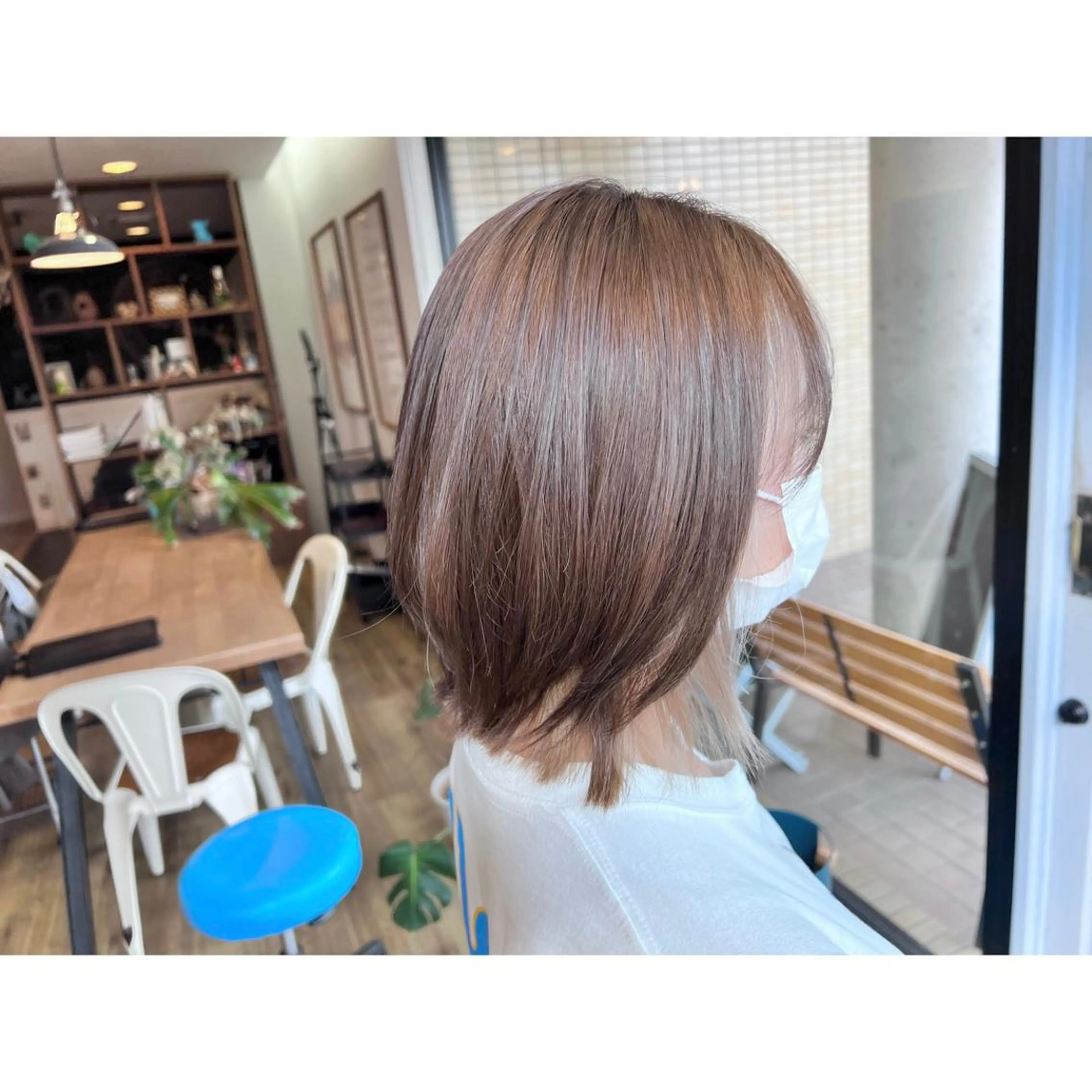 ミディアム カラー ベージュカラー インナーカラー ミルクティーベージュ ヘアカラー トリートメント ツキダテ ユイのヘアスタイル