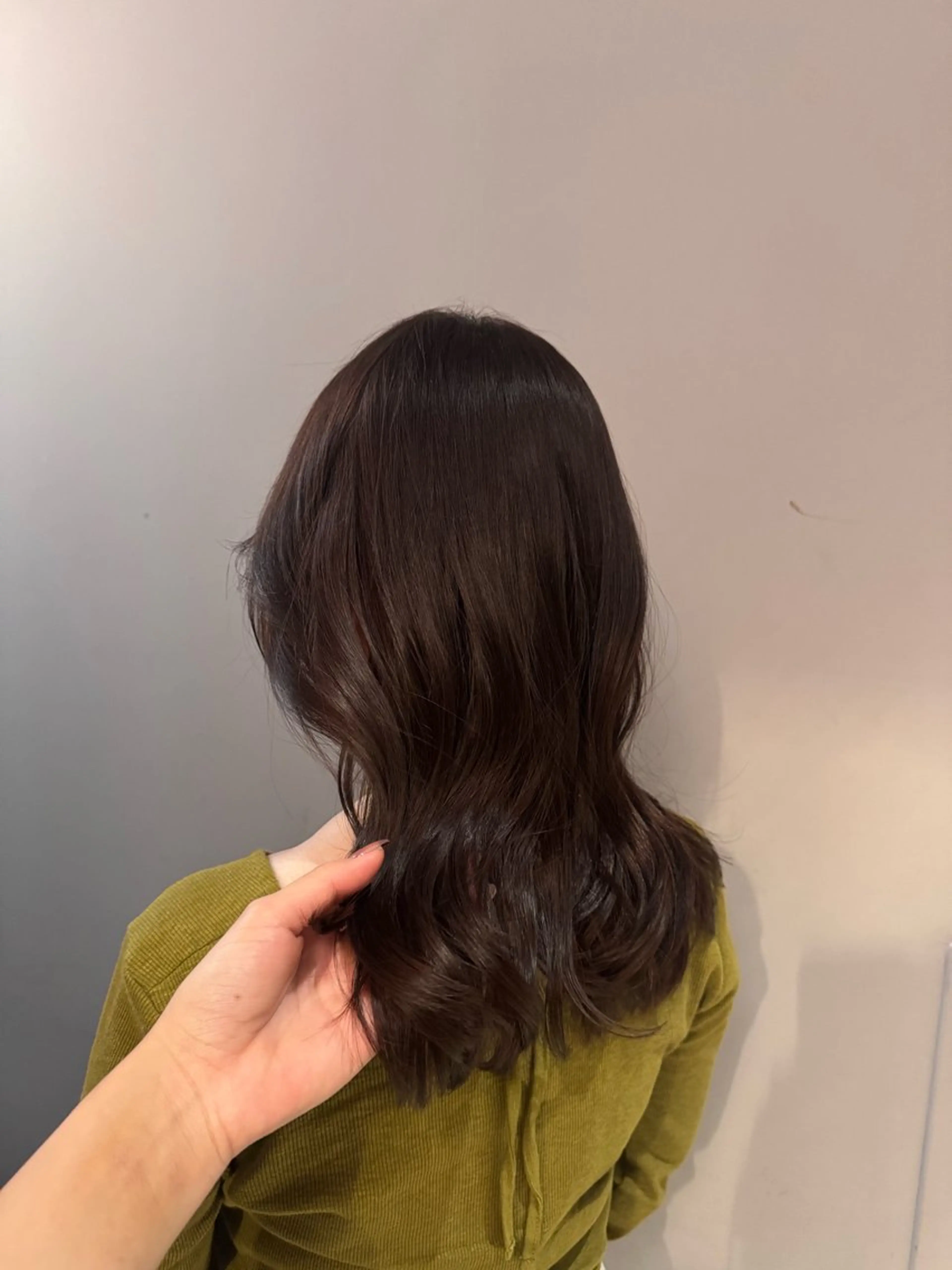 セミロング ヘアカラー 🦢イルミナ艶カラー 🦢AI🫧のヘアスタイル