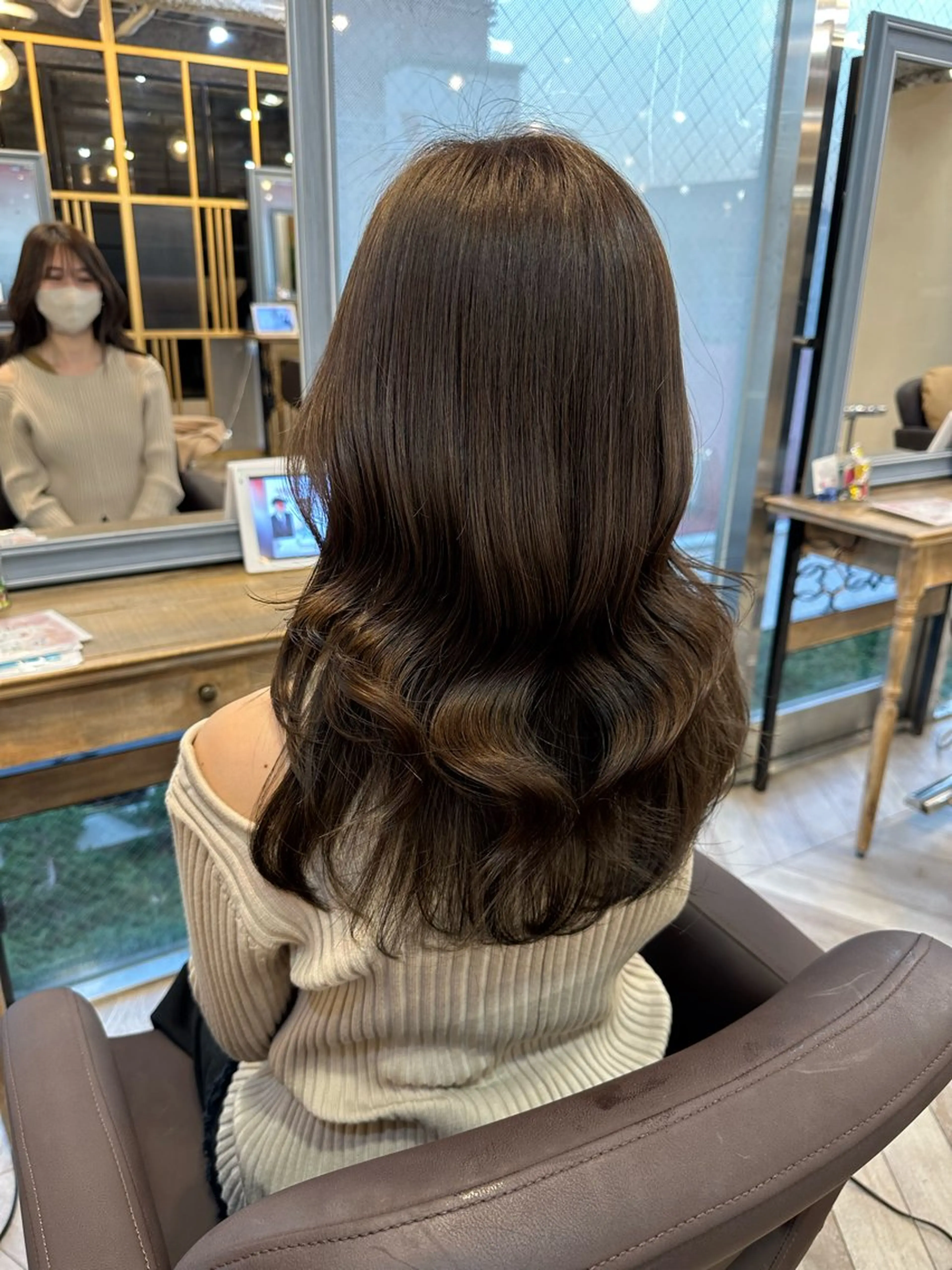 セミロング カラー オリーブグレー 加藤 杏のヘアスタイル