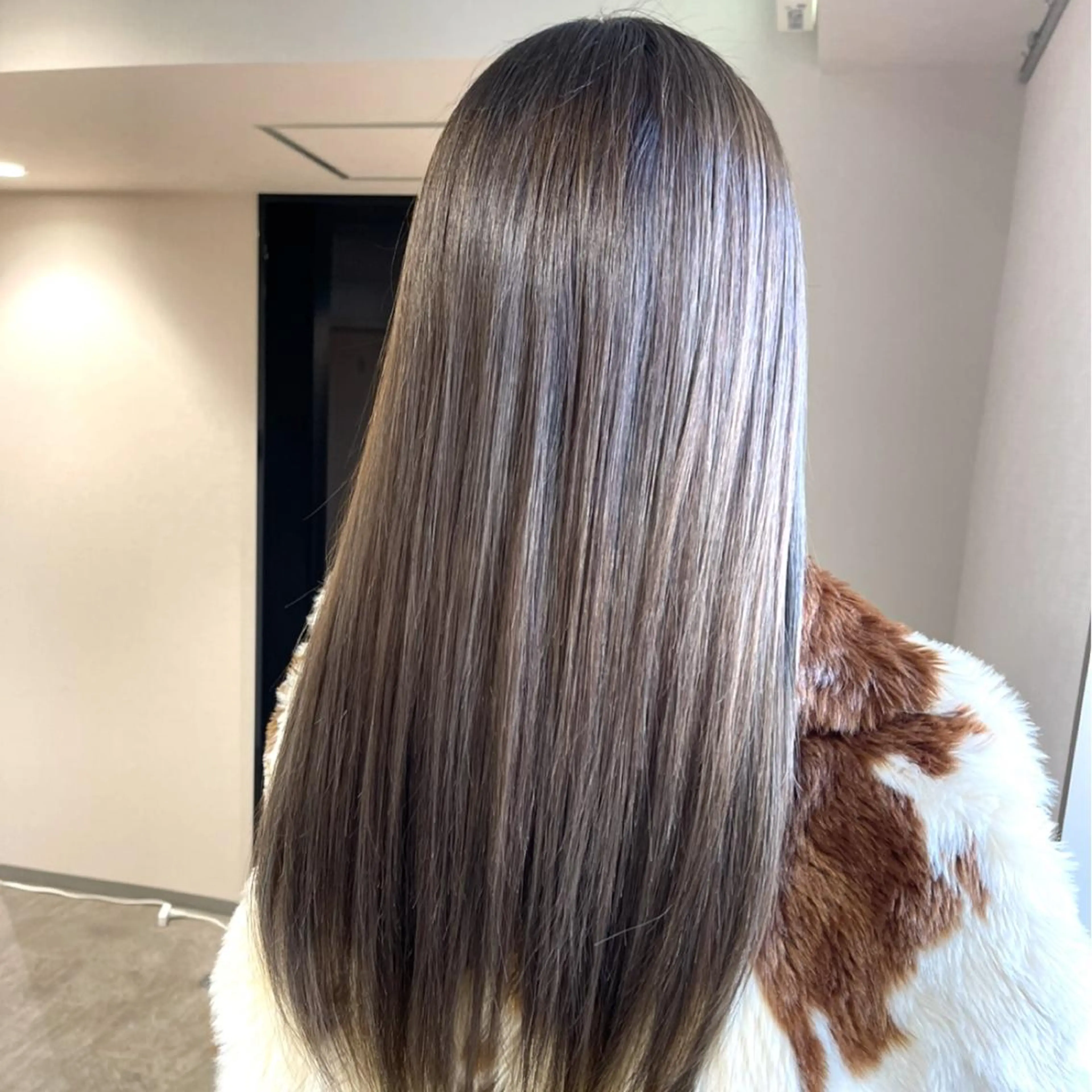 カラーのみ💫ワンカラー🎶全体染め❣️根元と毛先のカラー剤をかえて塗る場合も追加料金なし❣️ロング料金なし❣️の写真