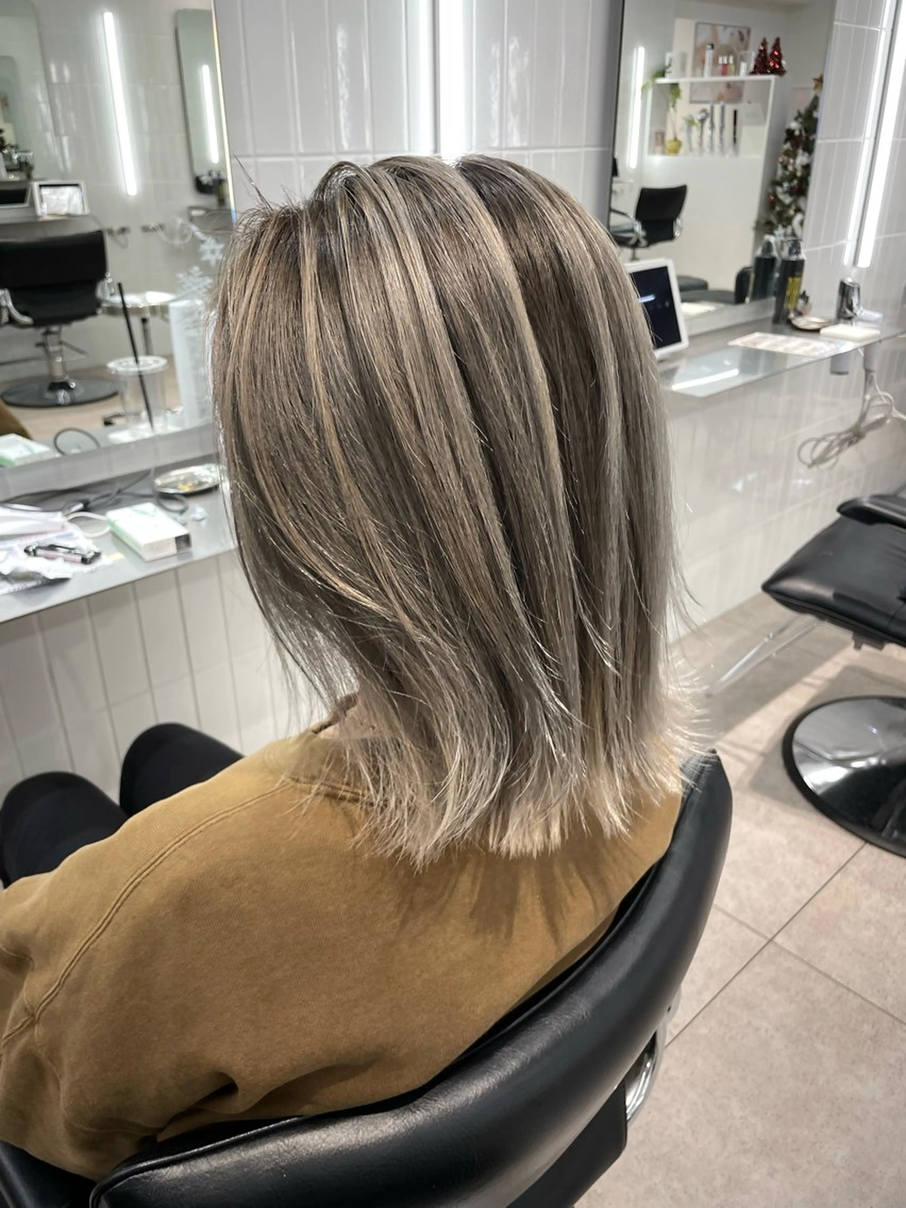 ミディアム カラー バレイヤージュ ブリーチ デザインカラー グラデーションカラー グレージュ ヘアカラー トリートメント 表参道/ハイライト バレイヤージュのヘアスタイル