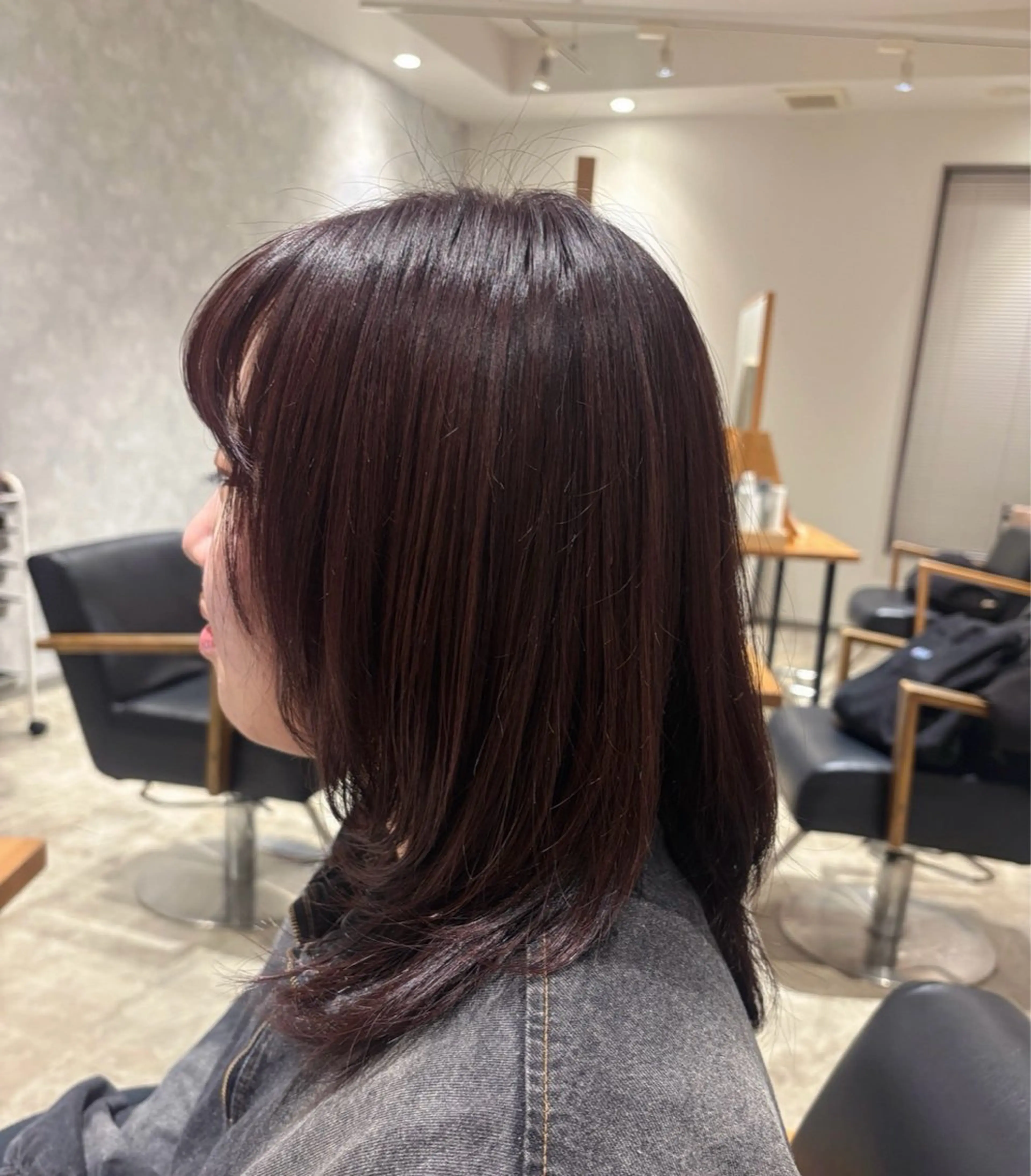 カラー カシス 透明感カラー ヘアカラー トリートメント 安倍 くるみのヘアスタイル