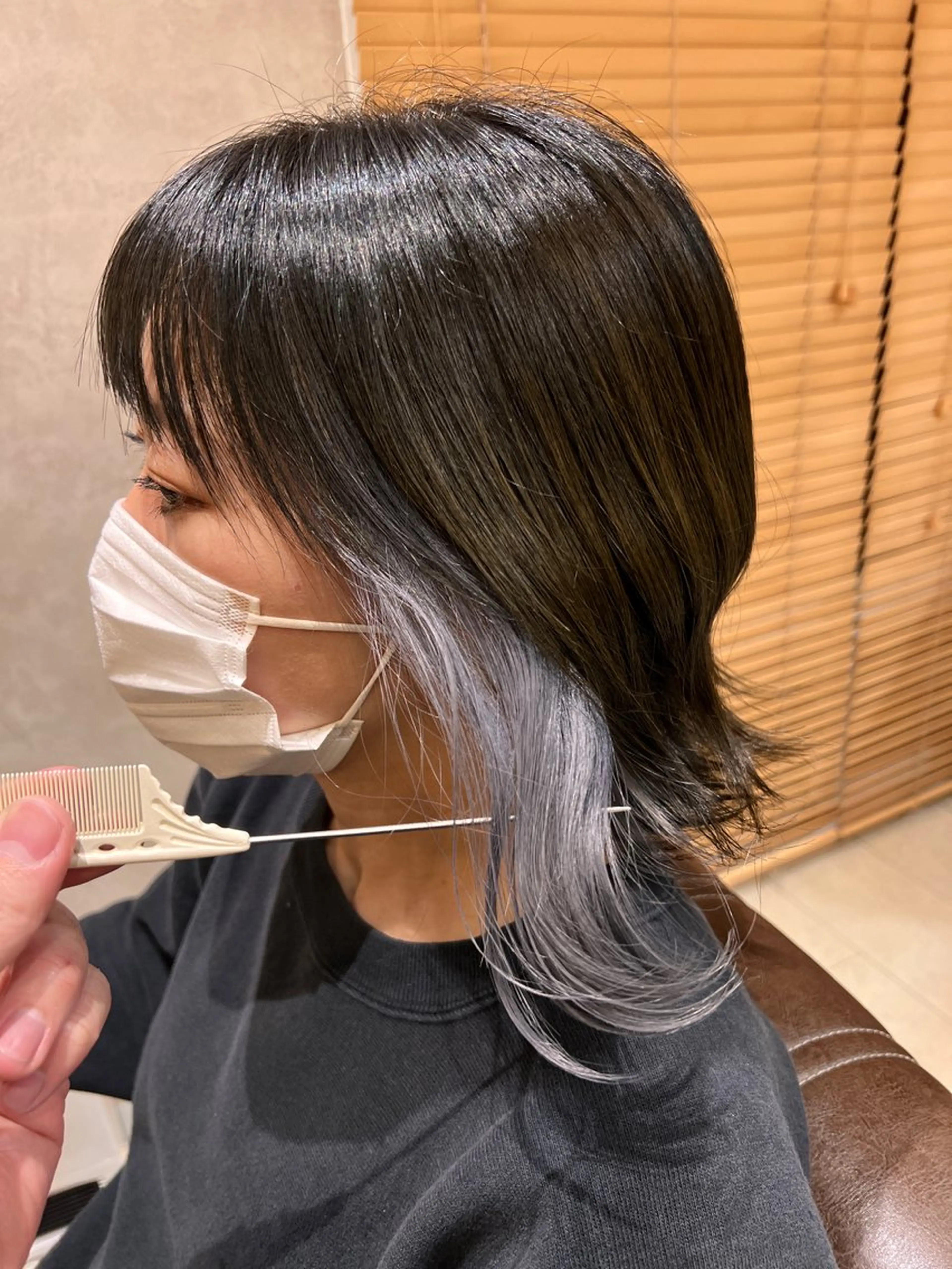 ショート カラー ブリーチ デザインカラー インナーカラー シルバー KENTO 【茨城1の縮毛矯正】のヘアスタイル