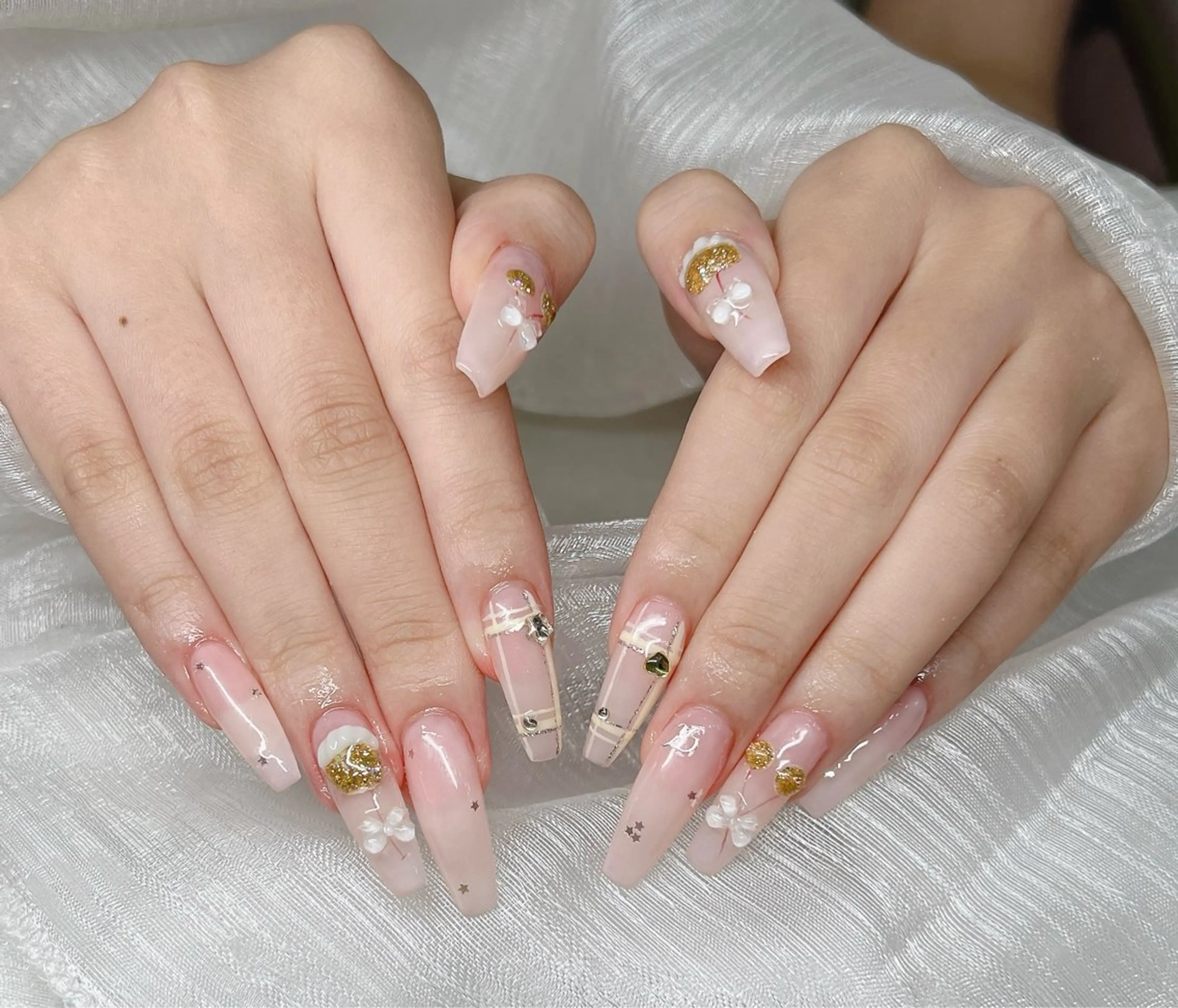 ネイル 長さ出し グラデーション 卒業式 キラキラネイル マグネットネイル ハンドネイル Lee Nailsのネイルデザイン