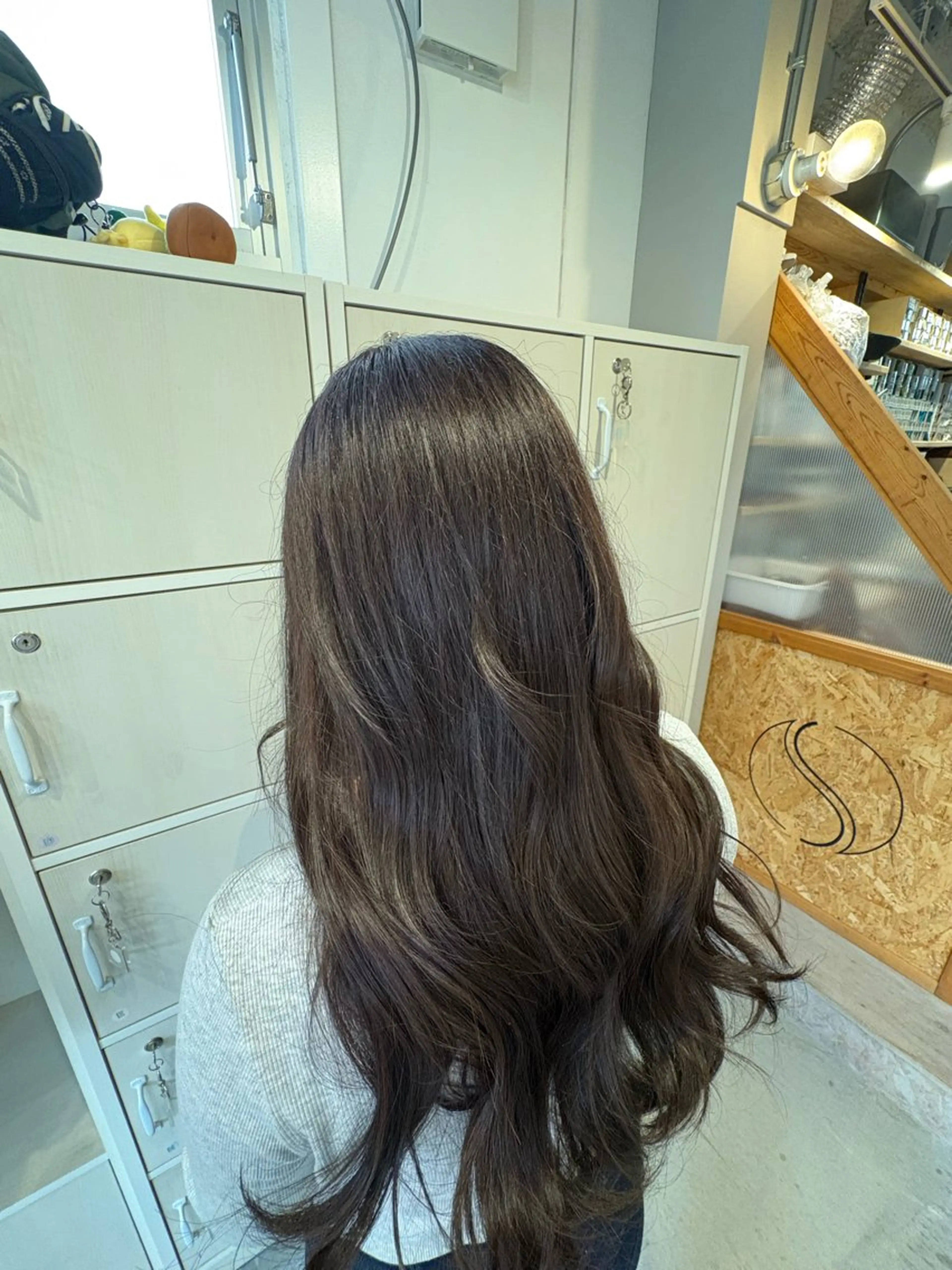 ロング ヘアカラー オオニシ ナツミのヘアスタイル