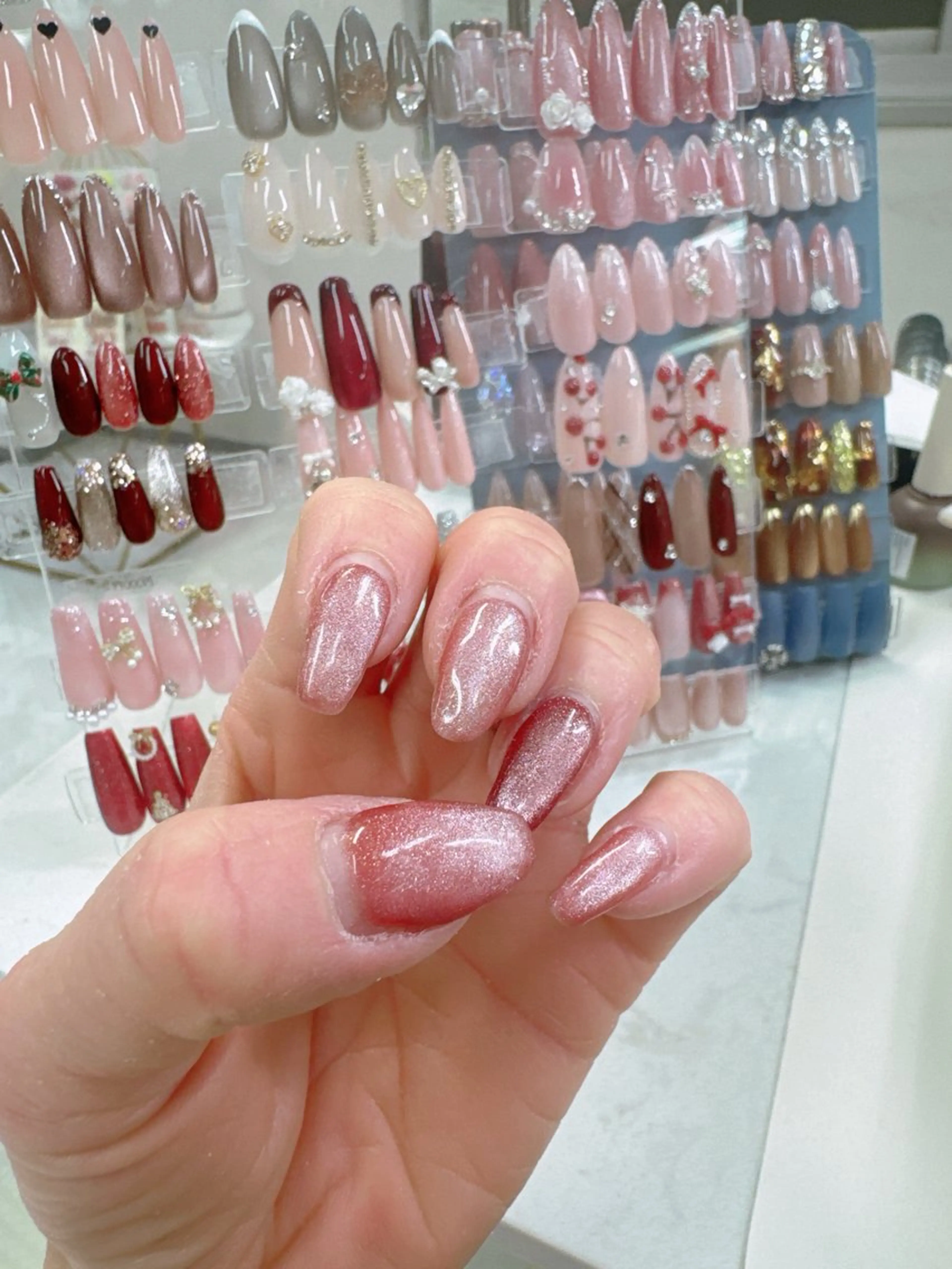 ネイル フレンチネイル ジェルネイル ガラスフレンチ キラキラネイル ワンカラーネイル ハンドネイル Queeens nailのネイルデザイン
