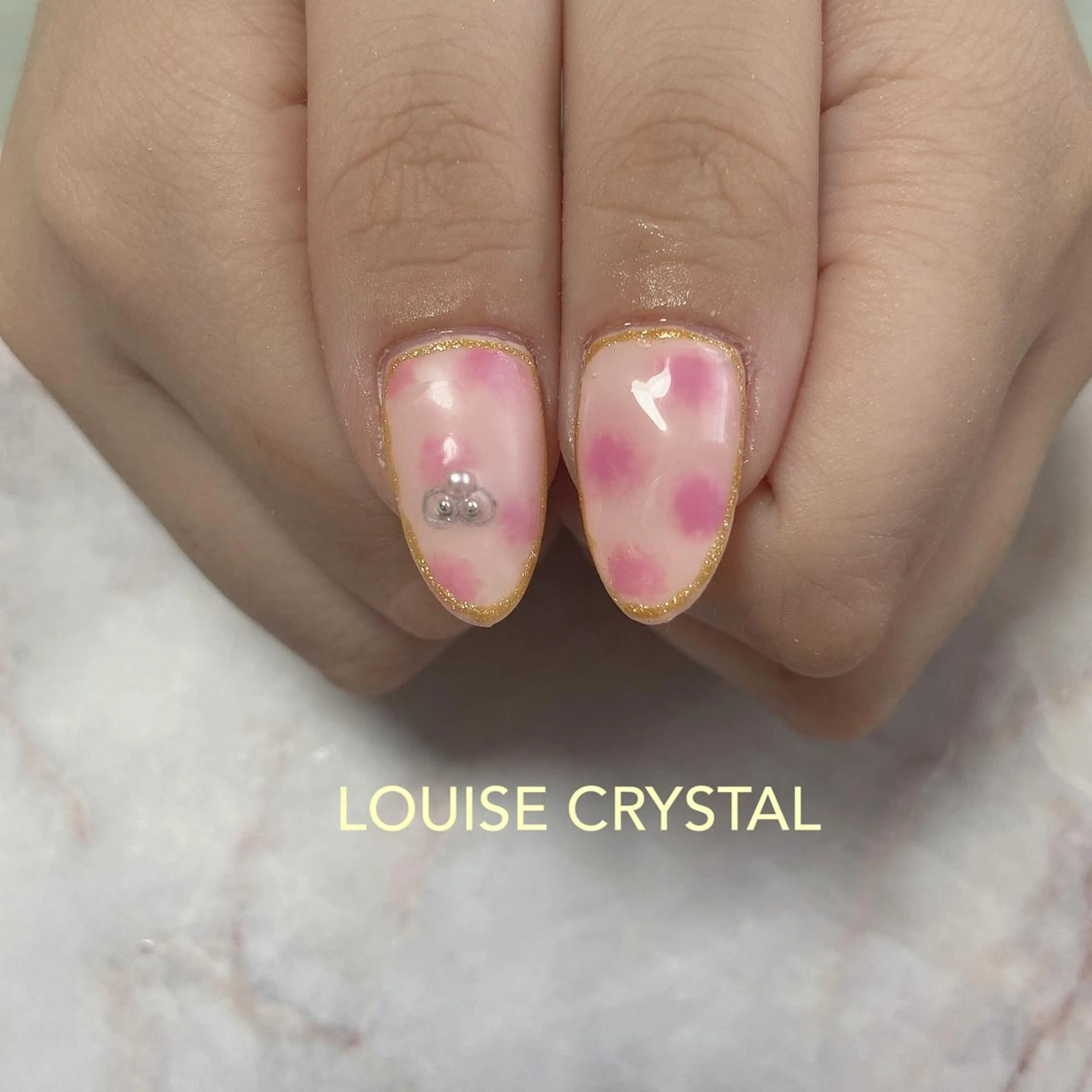 ネイル ハンドネイル LOUISE CRYSTALのネイルデザイン