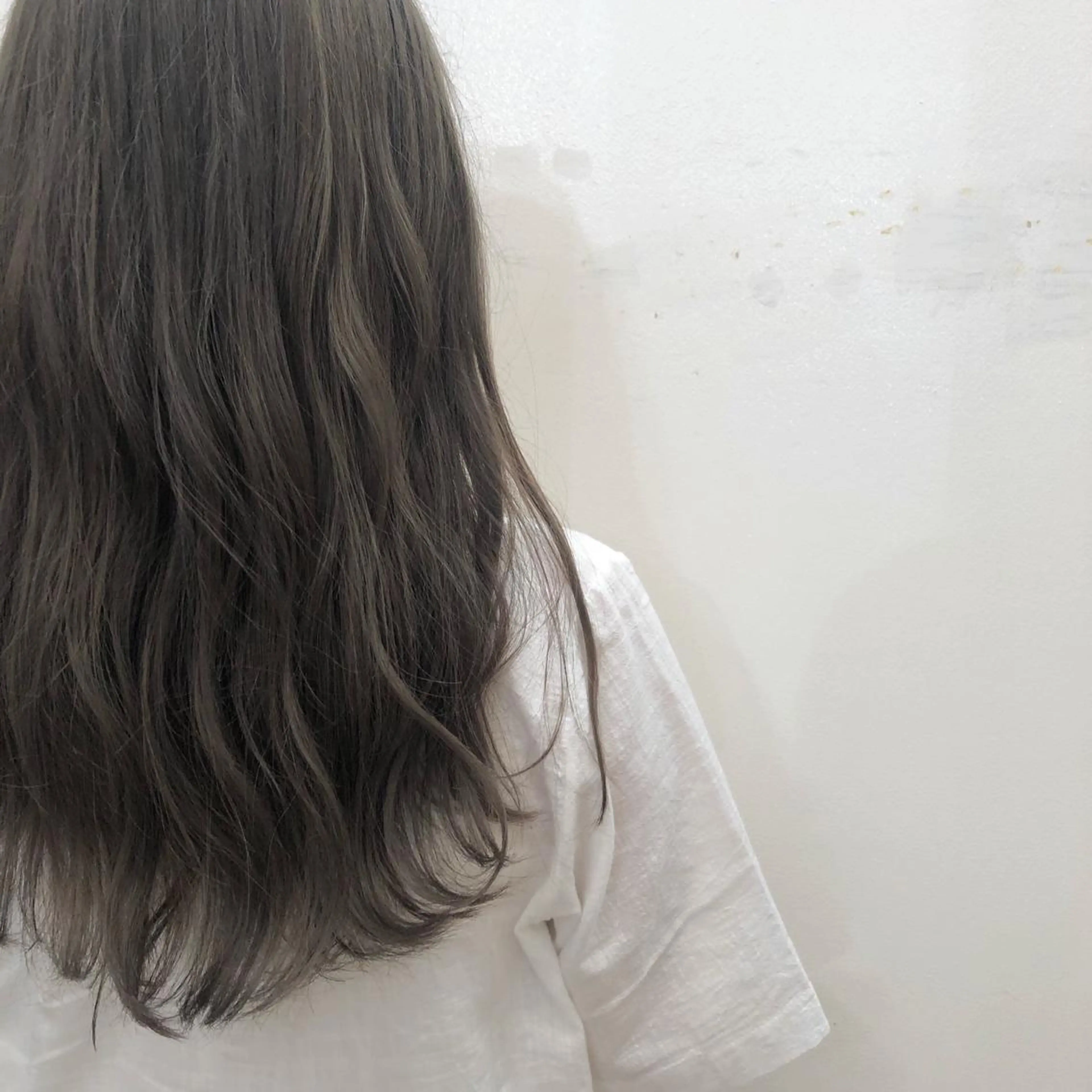 カラー ambellir 山本伽椰のヘアスタイル