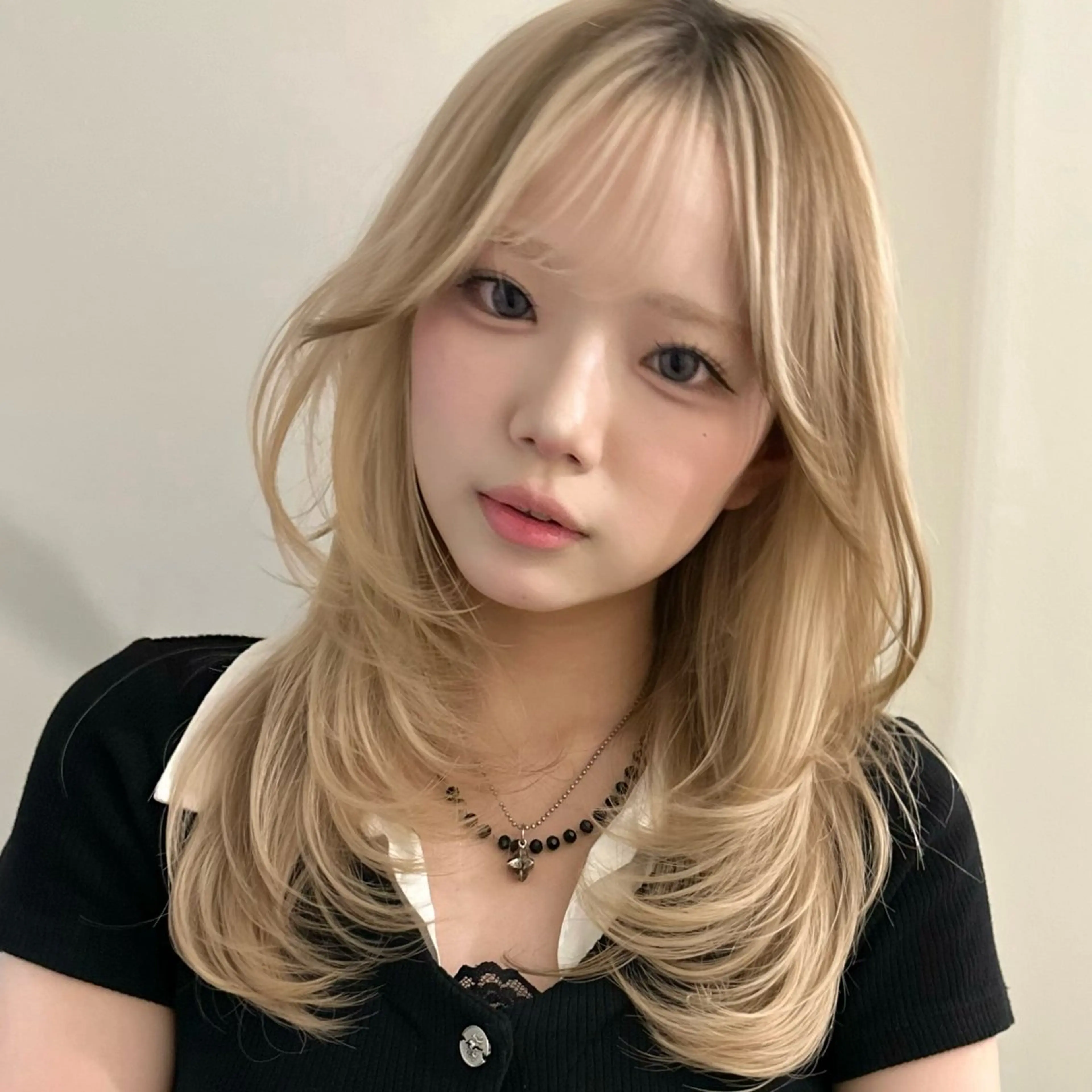 ミディアム カット ヘアカラー 🌹ハッシュカット、 レイヤー韓国ヘア🌹のヘアスタイル