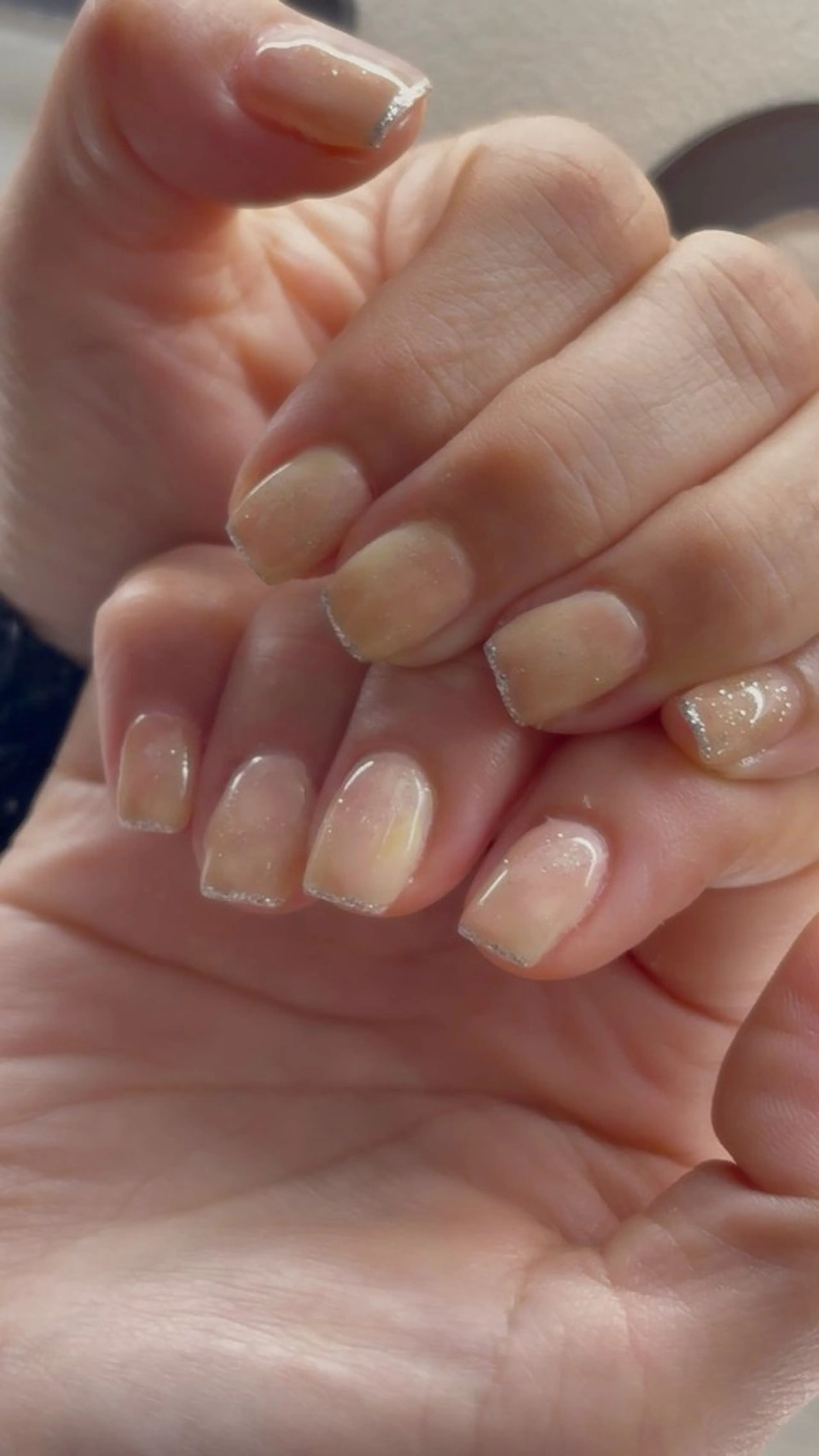 ネイル 赤色 モンタナ nailのネイルデザイン