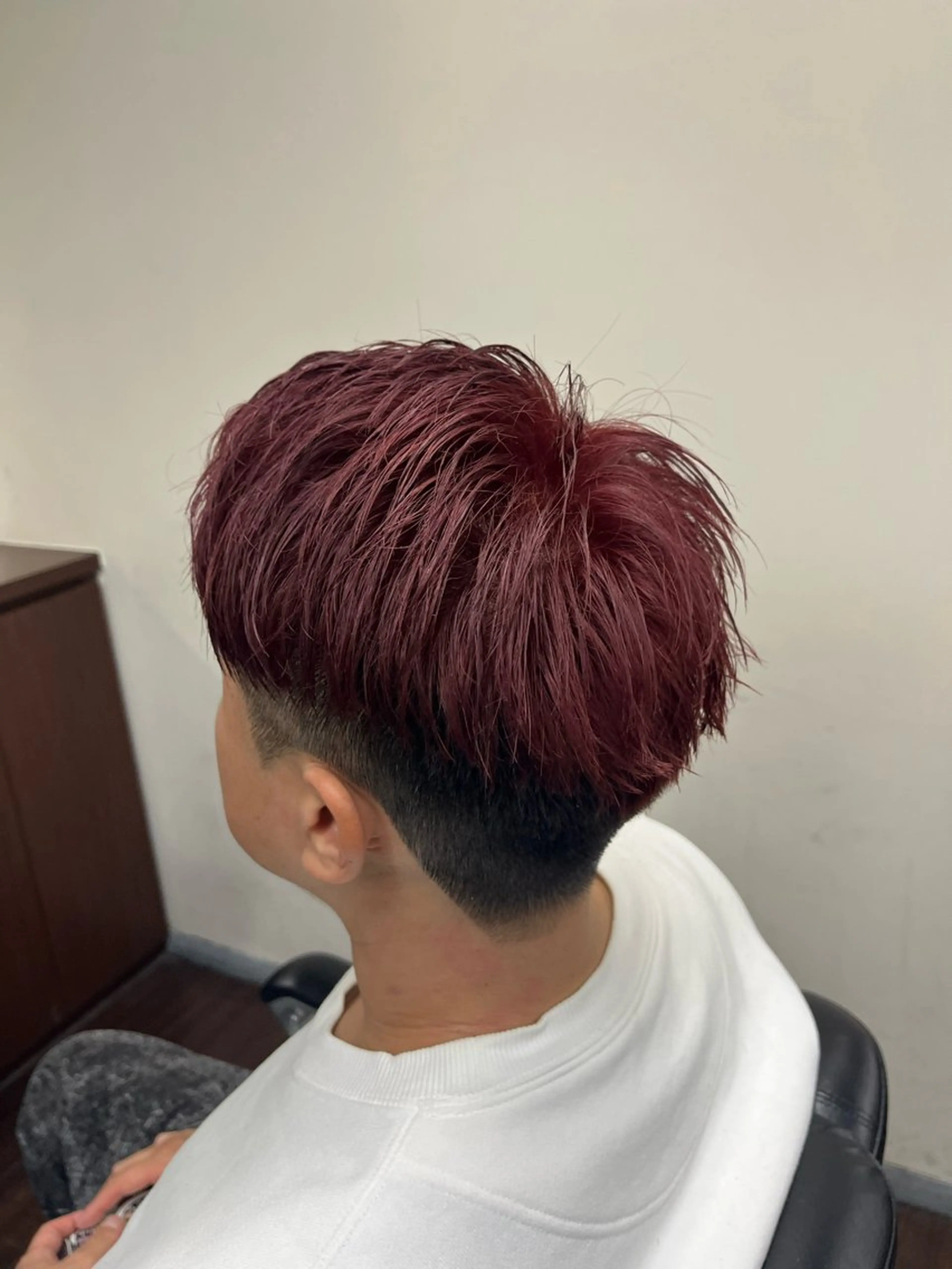 ミディアム カラー メンズ メンズブリーチ ブリーチ レッドカラー ＢＡＲＢＥＲ koyoのヘアスタイル