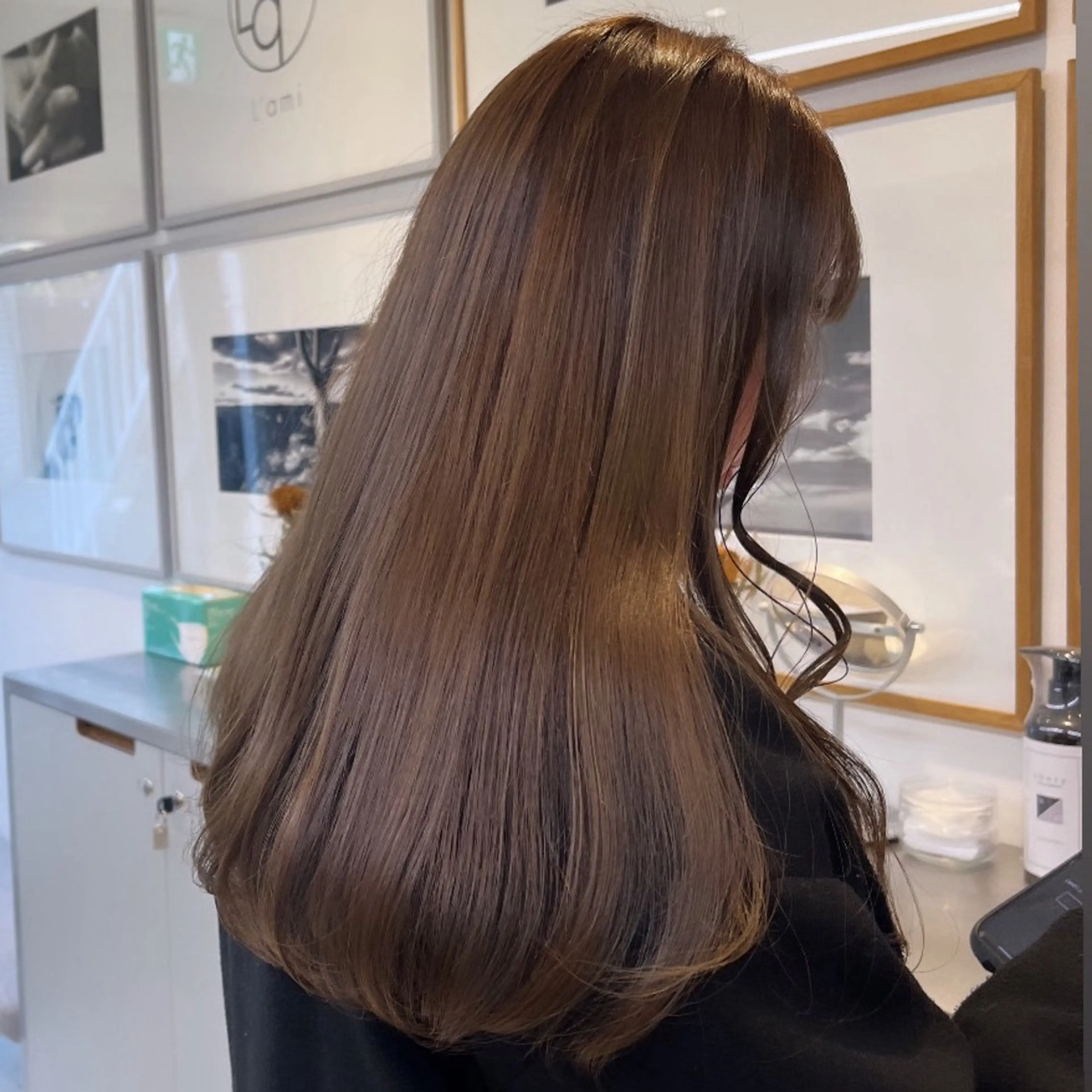 セミロング カラー ベージュカラー ブラウンカラー ブラウンベージュ 透明感カラー オリーブベージュ ヘアカラー トリートメント ヘッドスパ ヘアセット カジュアルを女っぽく 𝗮𝘆𝗮𝗰𝗼のヘアスタイル