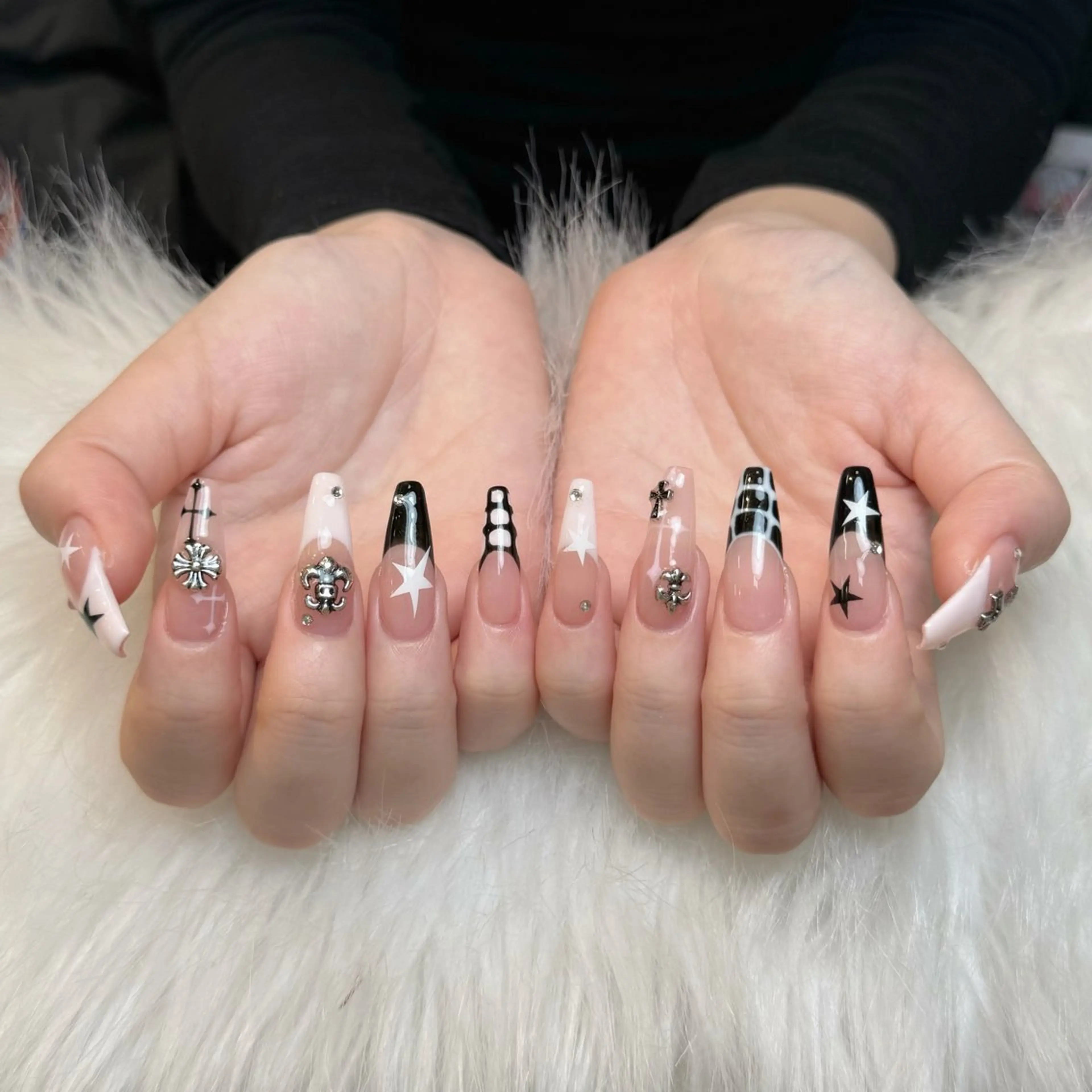 ネイル ボルドー ブラウン チークネイル ドット フットネイル Julli NailStudioのネイルデザイン