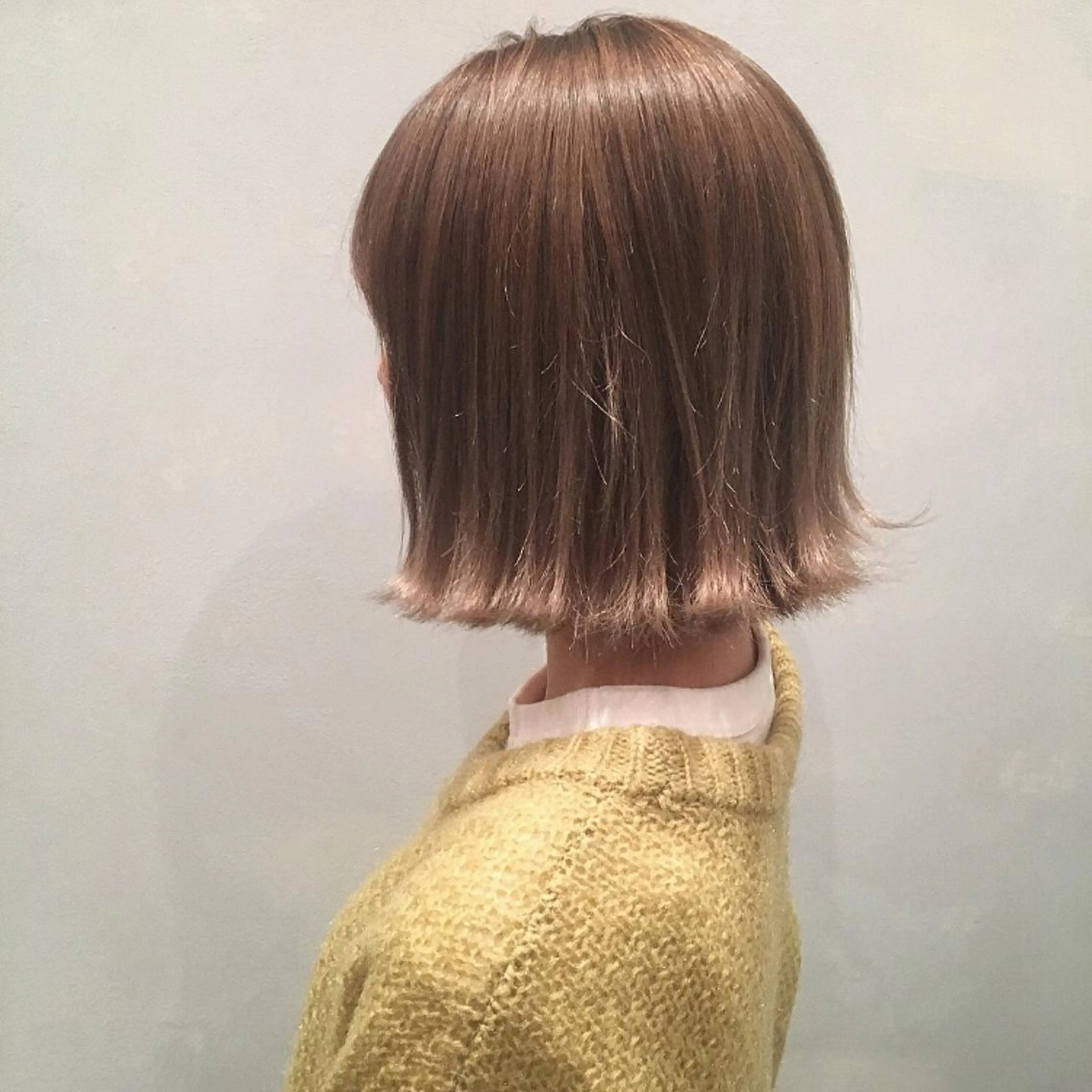 ショート SAKINO. ベージュカラーのヘアスタイル