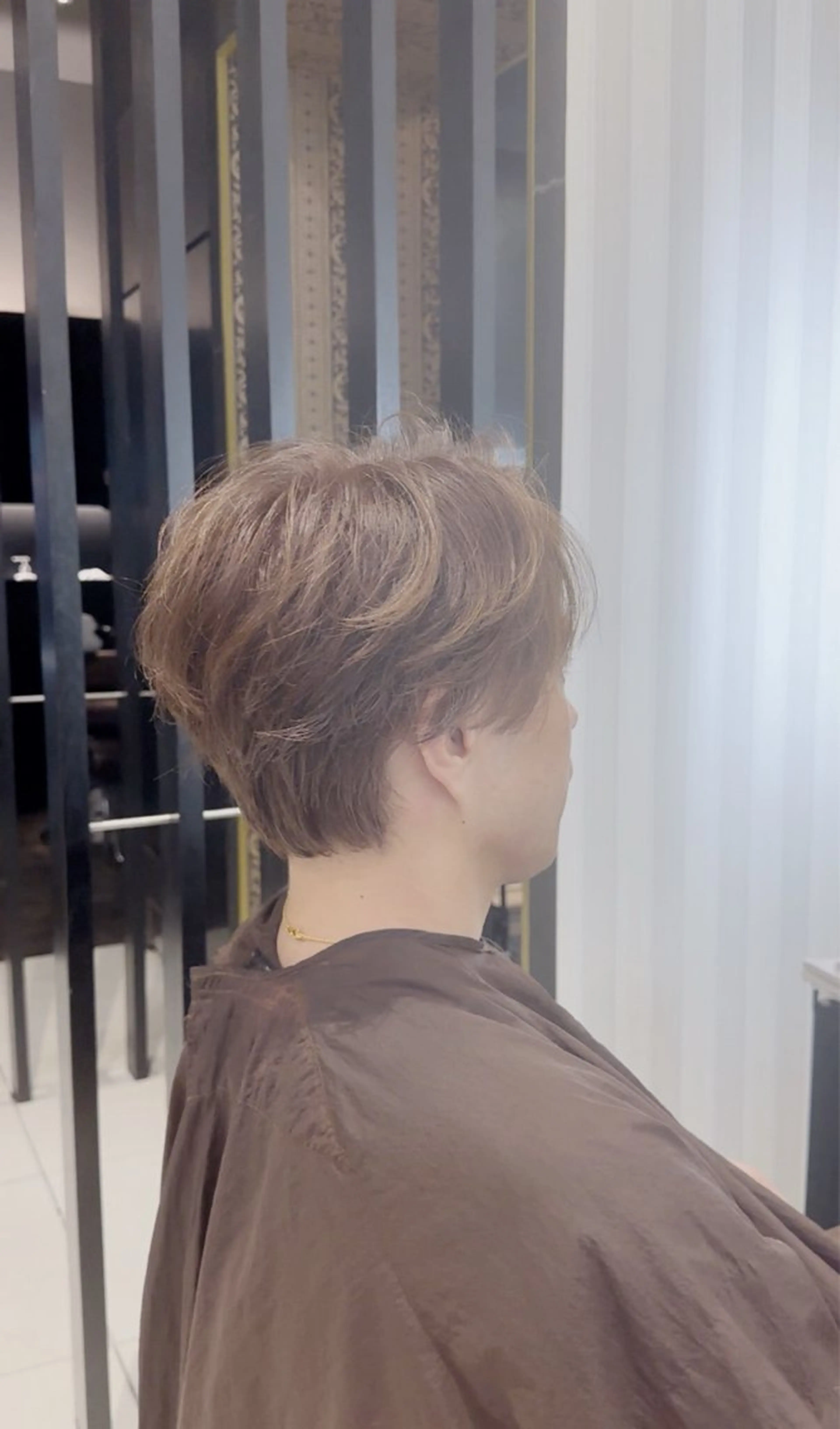 ショート アッシュ カット ヘアカラー パーマ トリートメント 河上 雅俊のヘアスタイル