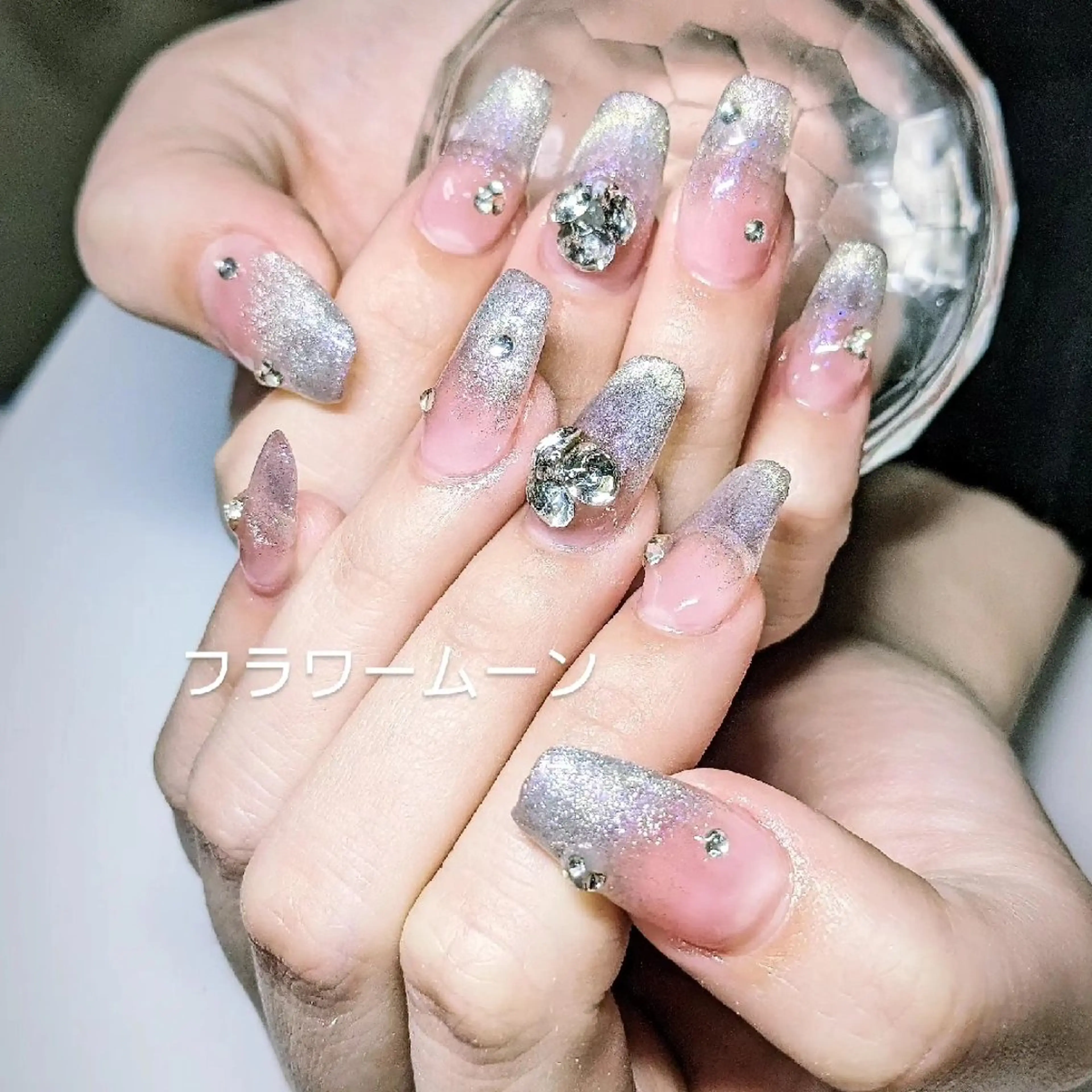 ネイル グラデーション マグネットネイル フラワー ムーンのネイルデザイン