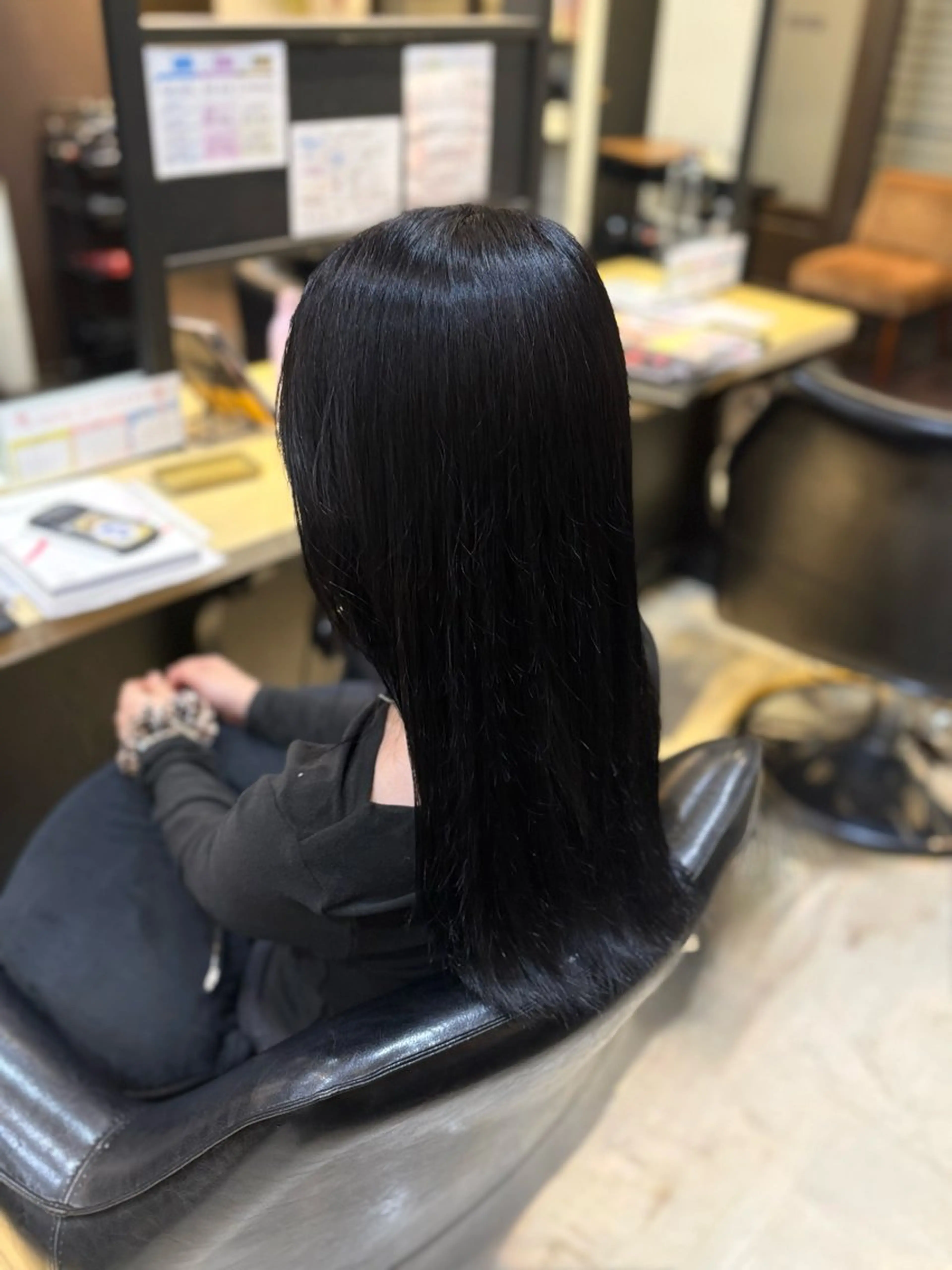 ロング カラー 黒髪 AIRI /  eachのヘアスタイル