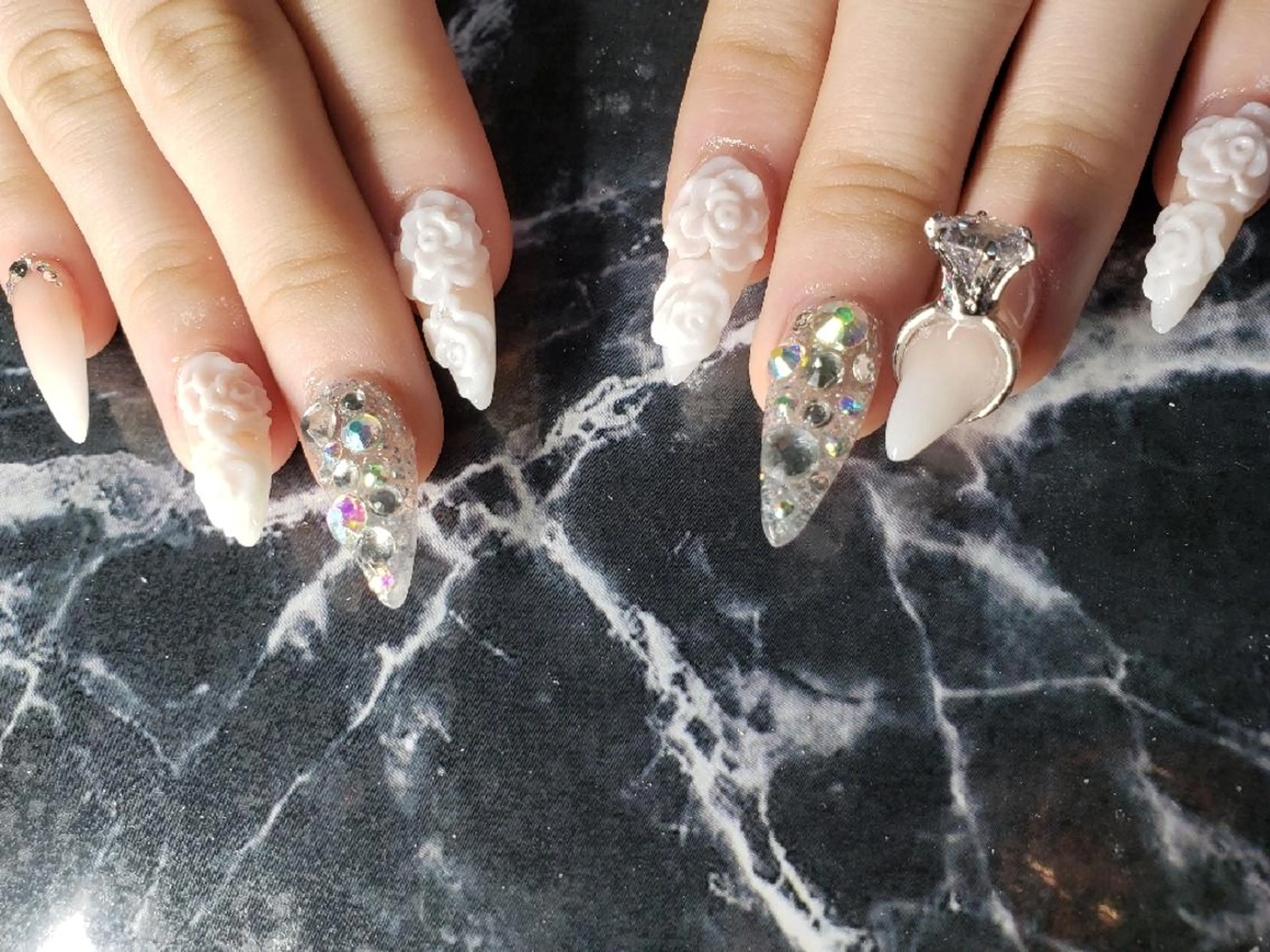 ミディアム ネイル ハンドネイル クロキ 。のネイルデザイン