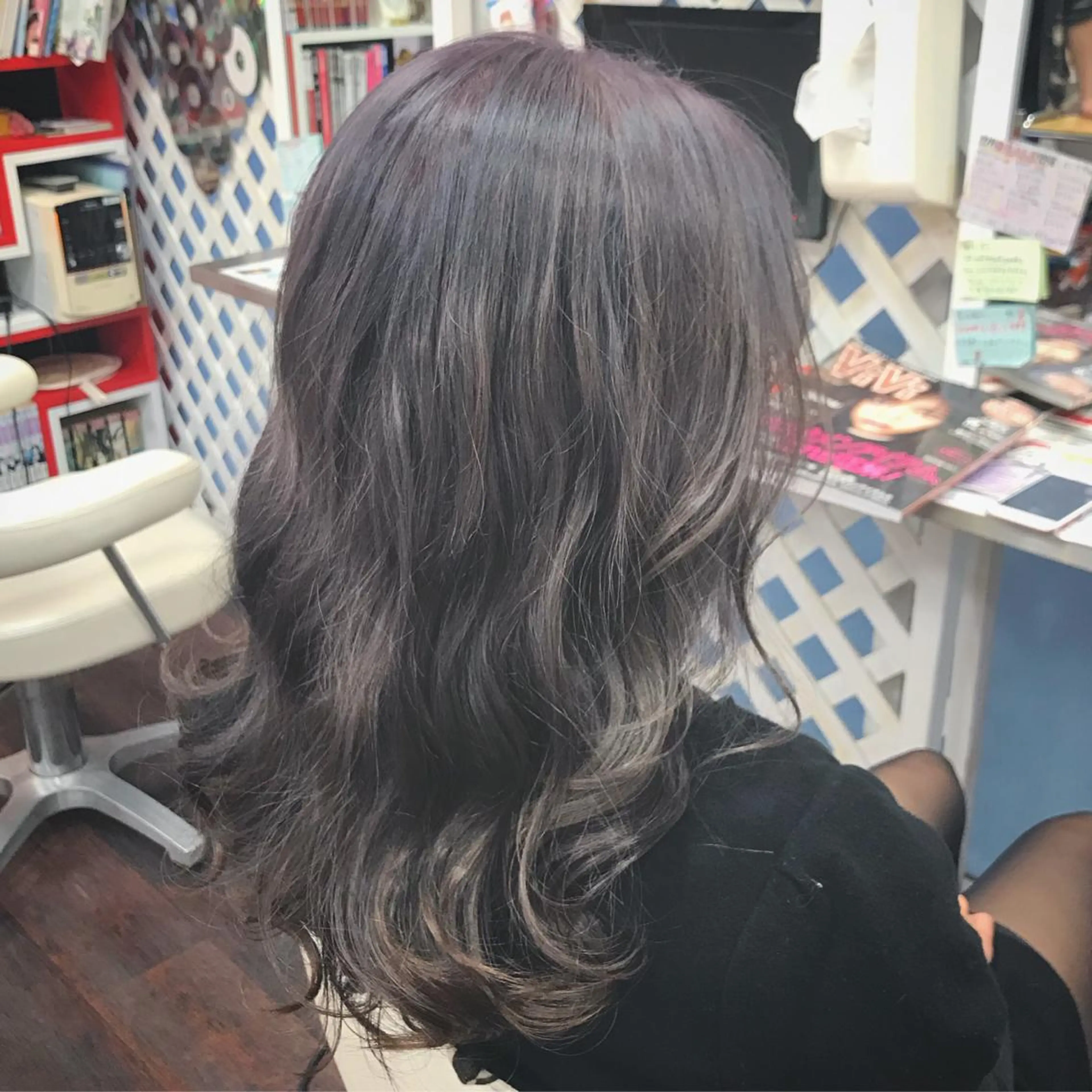 ミディアム カラー 岩谷/ブリーチ 🪽透明感カラーのヘアスタイル