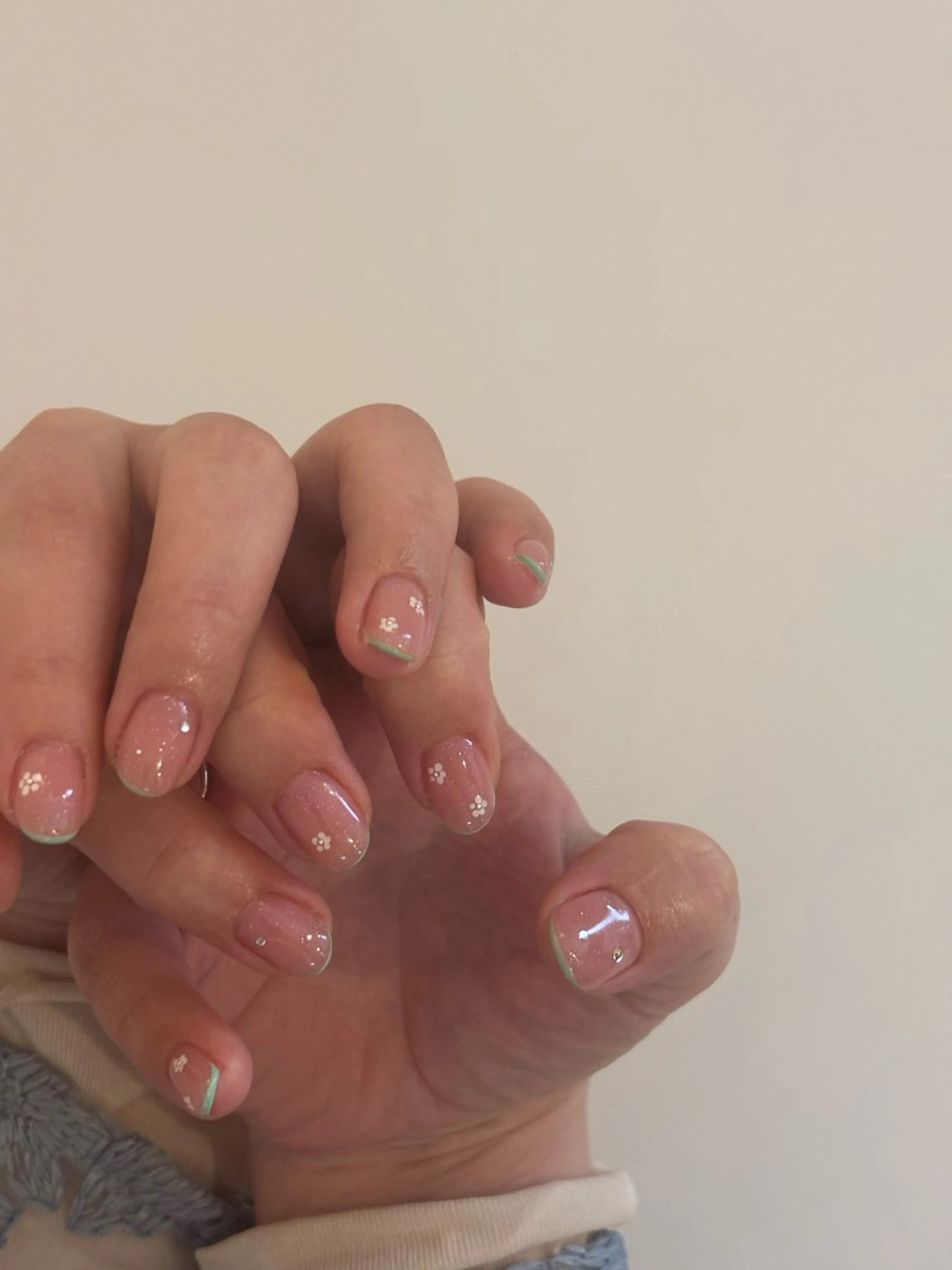 ネイル グリーン パステルネイル ハンドネイル Elio 国泰寺のネイルデザイン