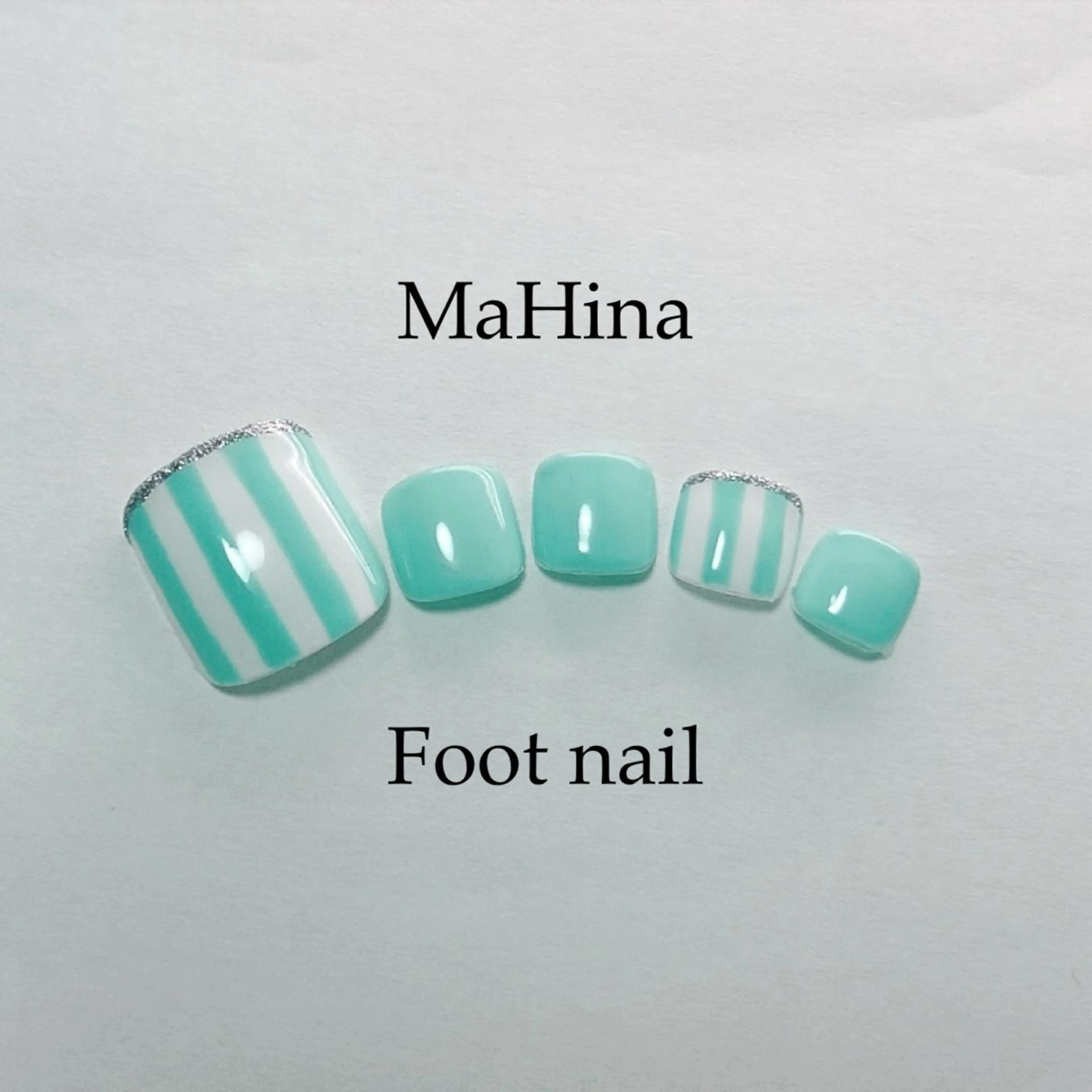 ネイル ブルー フットネイル ジェルネイル キラキラネイル ワンカラーネイル フットネイル MaHina🌙 salonのネイルデザイン